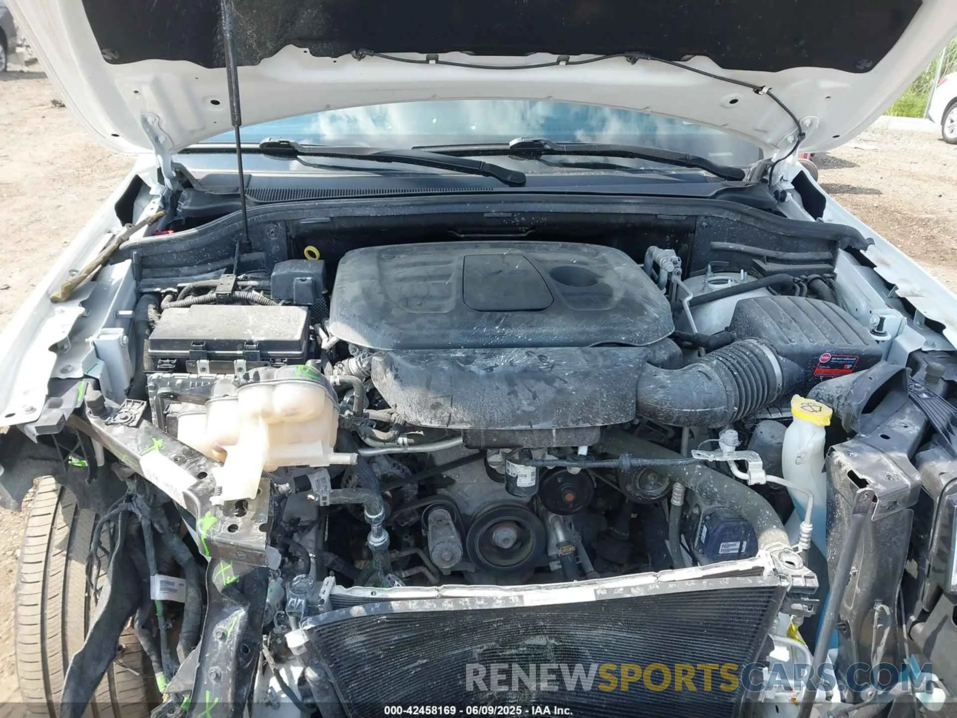 10 Photograph of a damaged car 1C4RJFBG6LC138906 JEEP GRAND CHEROKEE 2020