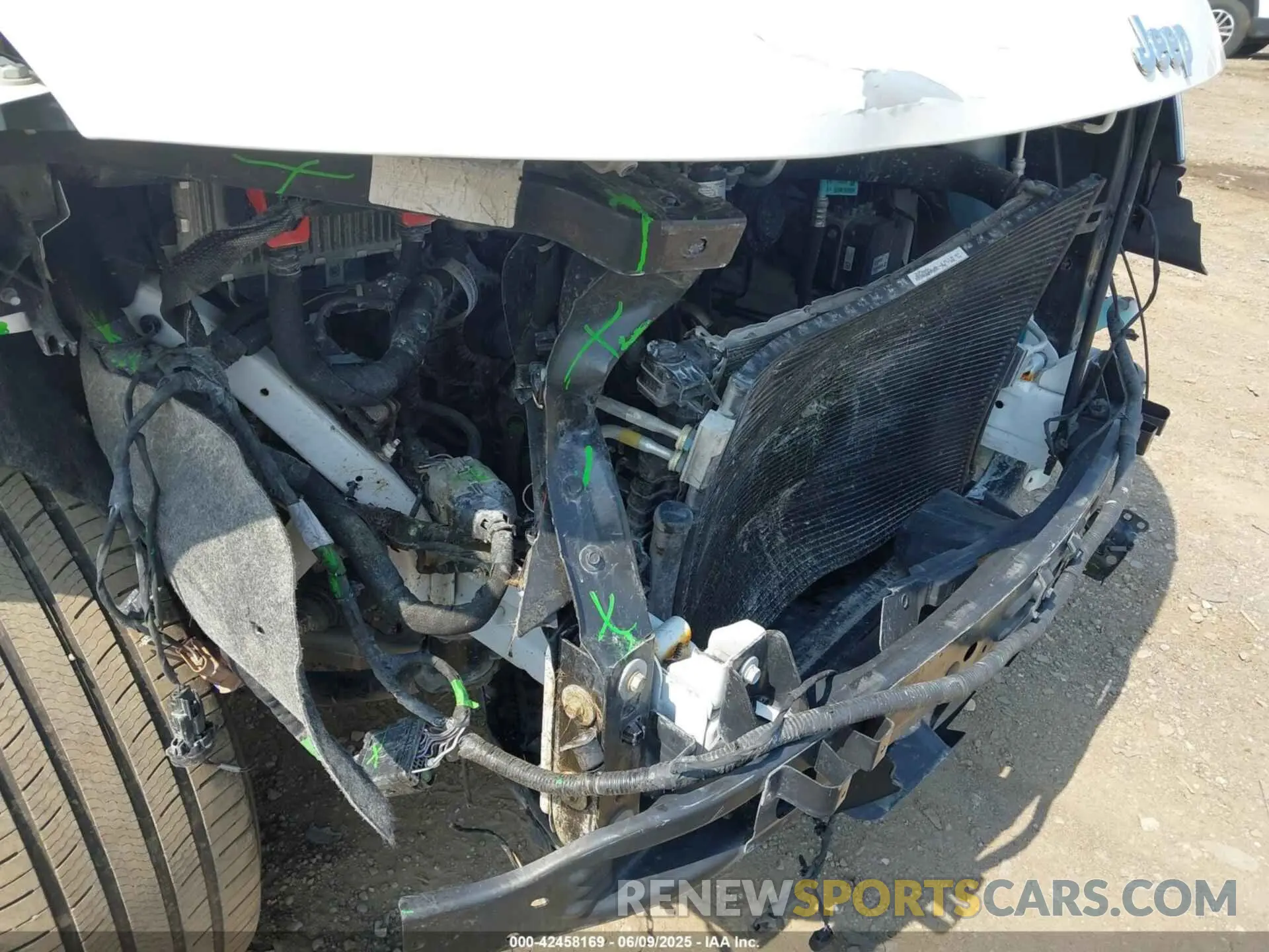 17 Photograph of a damaged car 1C4RJFBG6LC138906 JEEP GRAND CHEROKEE 2020