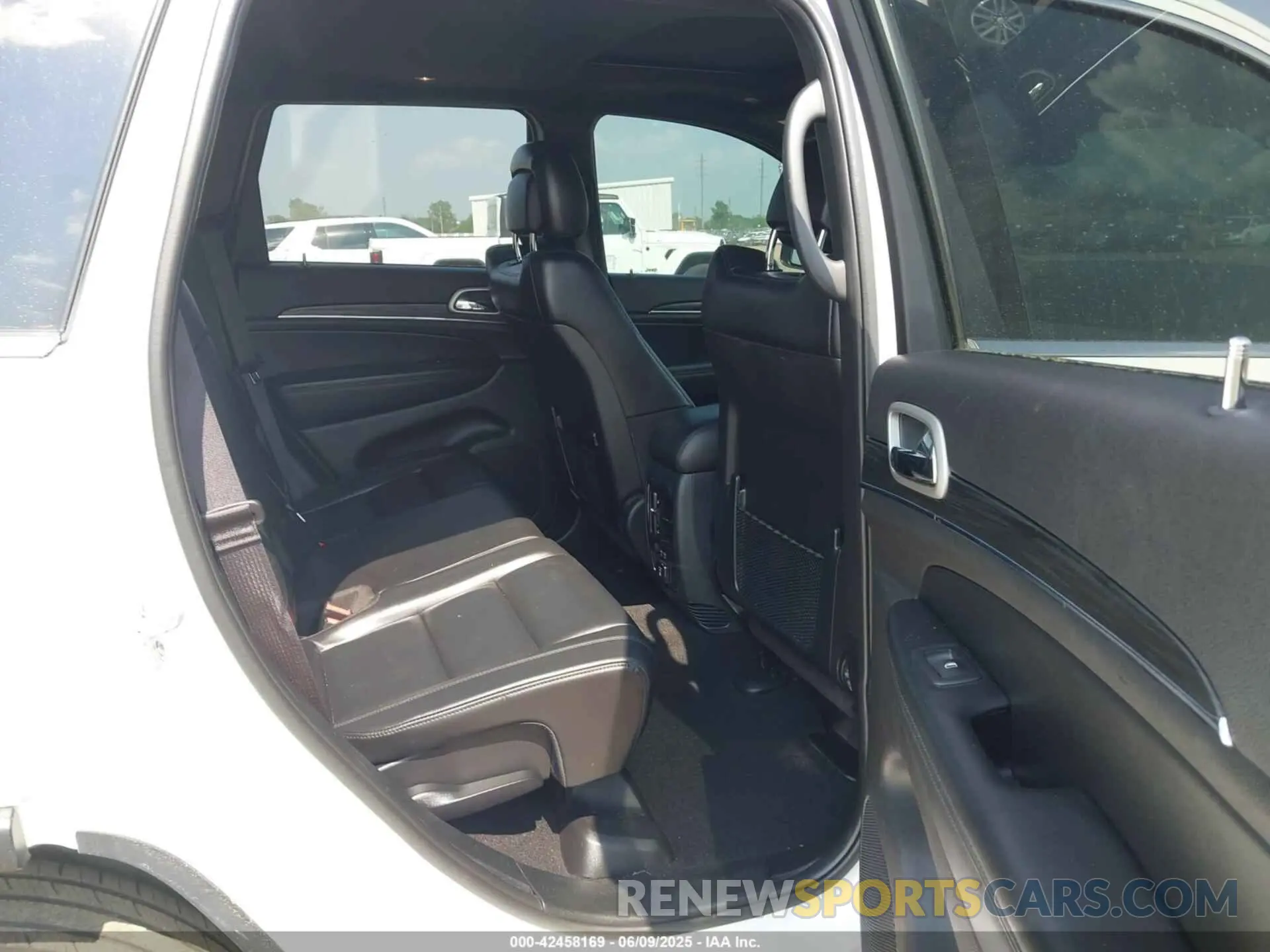 8 Photograph of a damaged car 1C4RJFBG6LC138906 JEEP GRAND CHEROKEE 2020