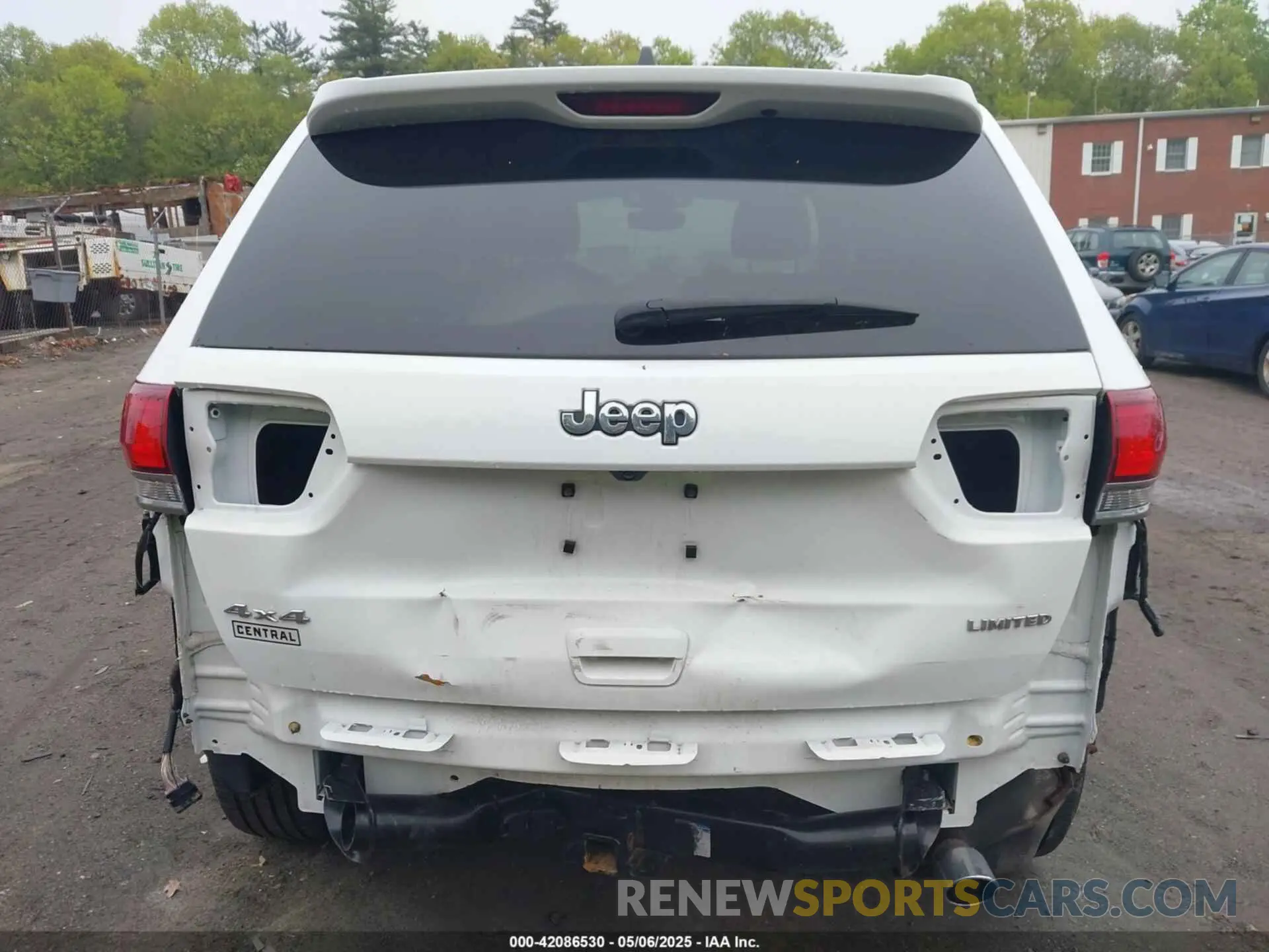 17 Photograph of a damaged car 1C4RJFBG6LC167435 JEEP GRAND CHEROKEE 2020