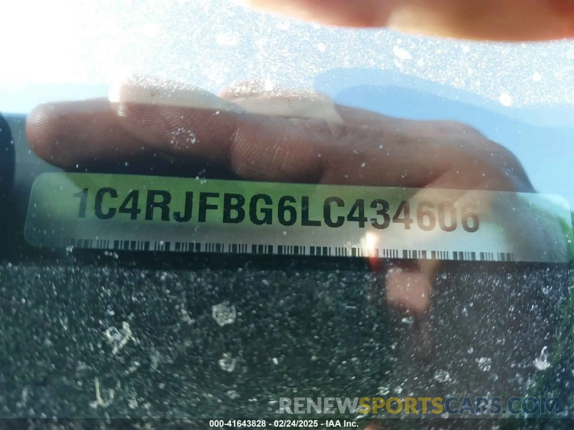 18 Photograph of a damaged car 1C4RJFBG6LC434606 JEEP GRAND CHEROKEE 2020