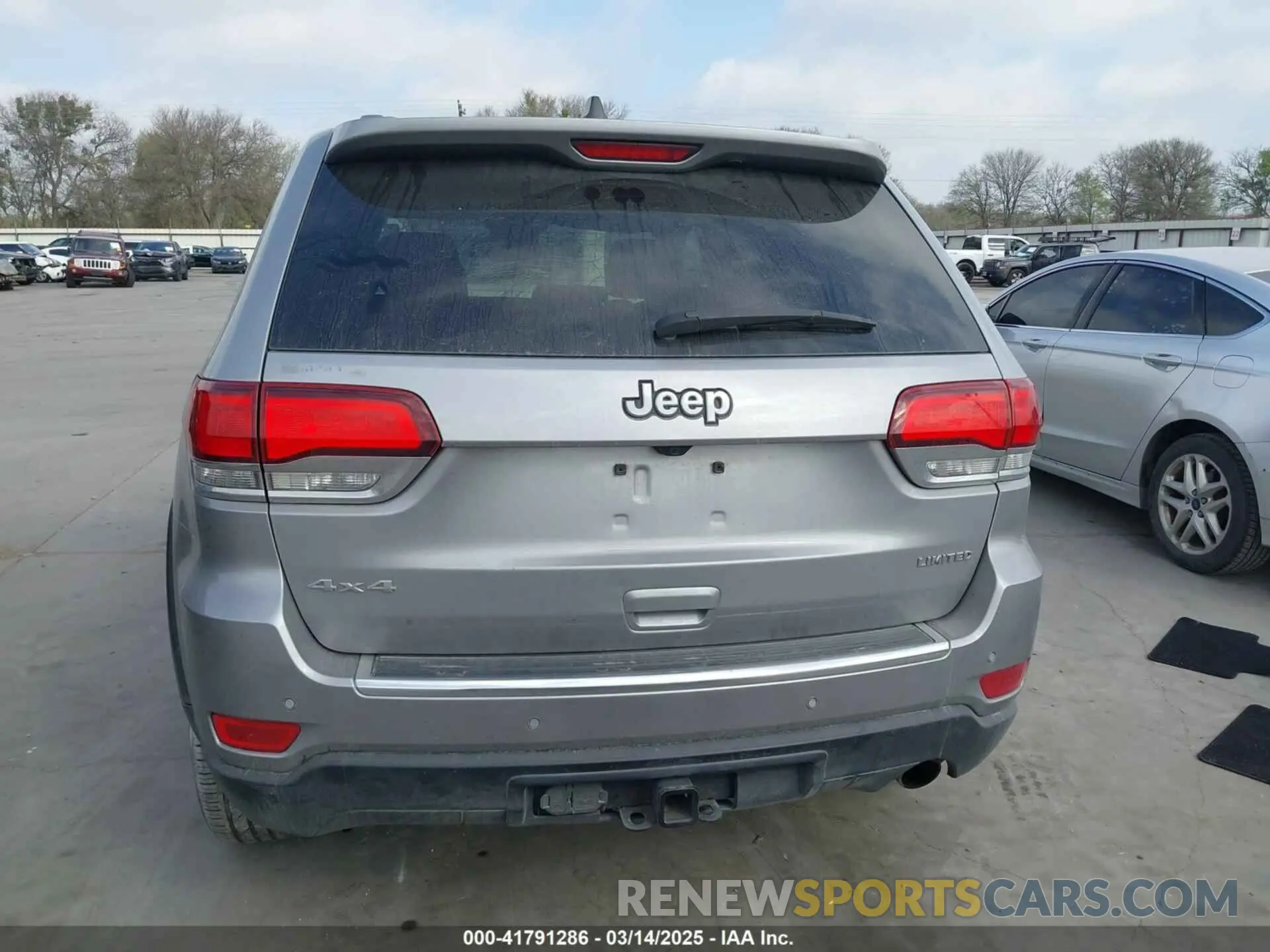 17 Photograph of a damaged car 1C4RJFBG7LC152068 JEEP GRAND CHEROKEE 2020