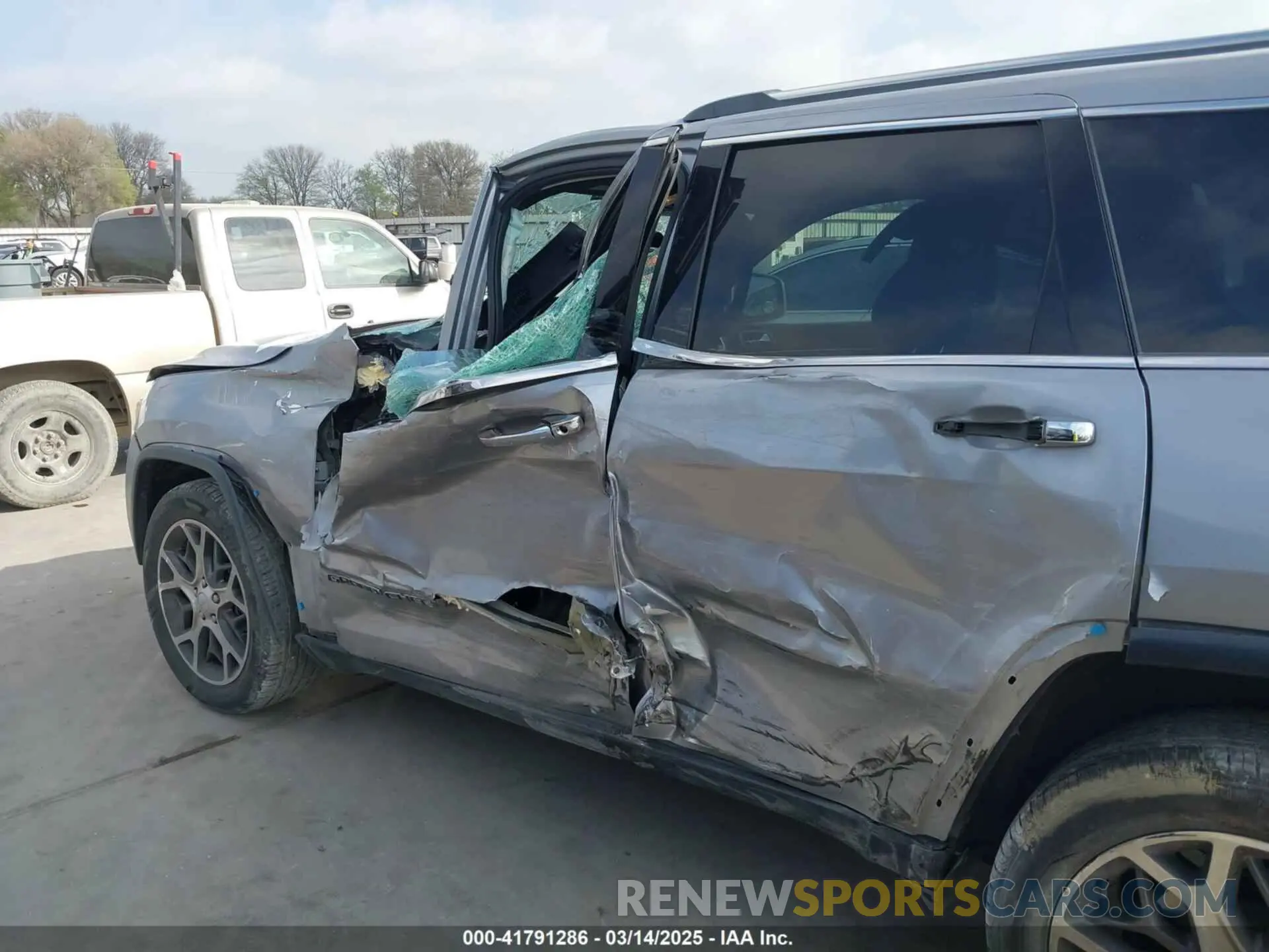 6 Photograph of a damaged car 1C4RJFBG7LC152068 JEEP GRAND CHEROKEE 2020
