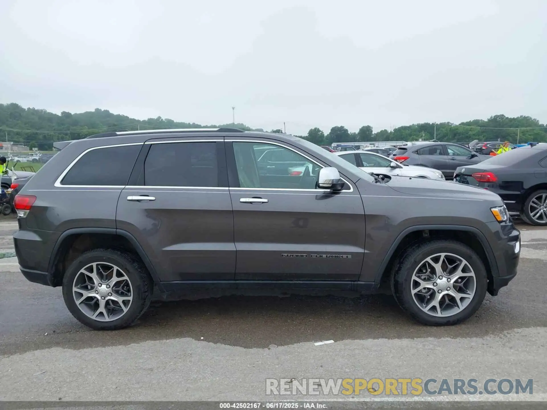13 Photograph of a damaged car 1C4RJFBG7LC232518 JEEP GRAND CHEROKEE 2020