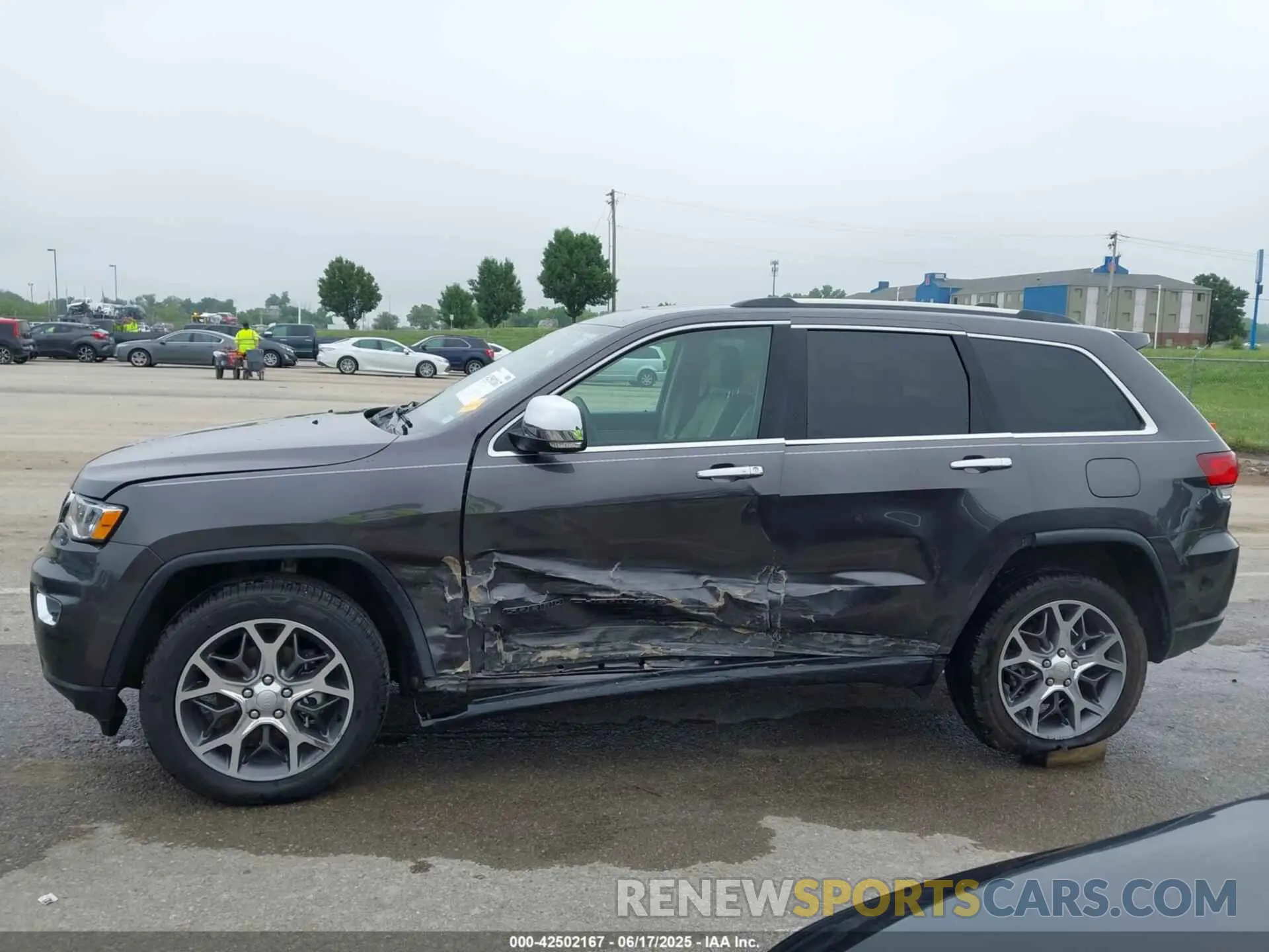 14 Photograph of a damaged car 1C4RJFBG7LC232518 JEEP GRAND CHEROKEE 2020