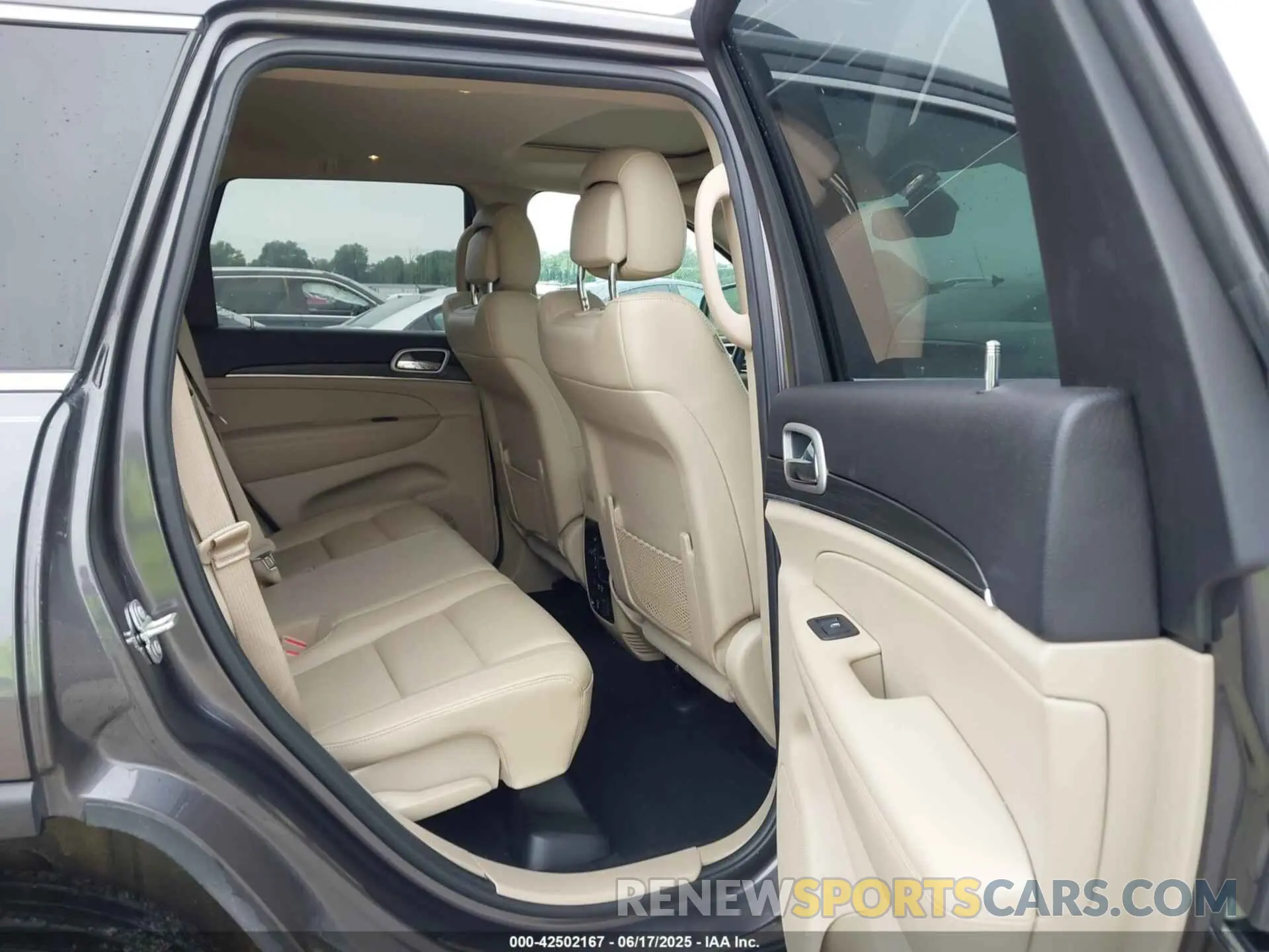 8 Photograph of a damaged car 1C4RJFBG7LC232518 JEEP GRAND CHEROKEE 2020