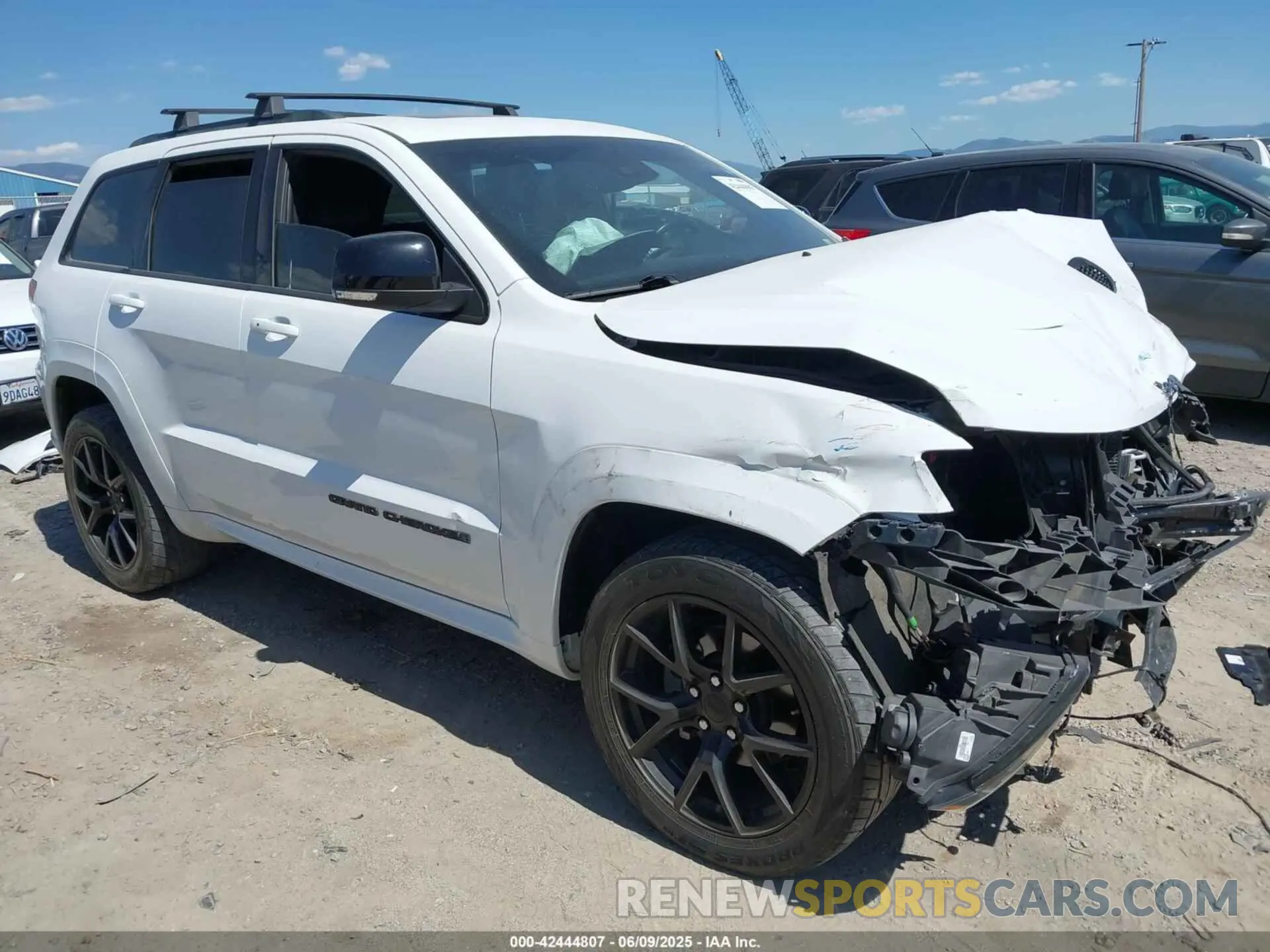 1 Photograph of a damaged car 1C4RJFBG7LC277104 JEEP GRAND CHEROKEE 2020
