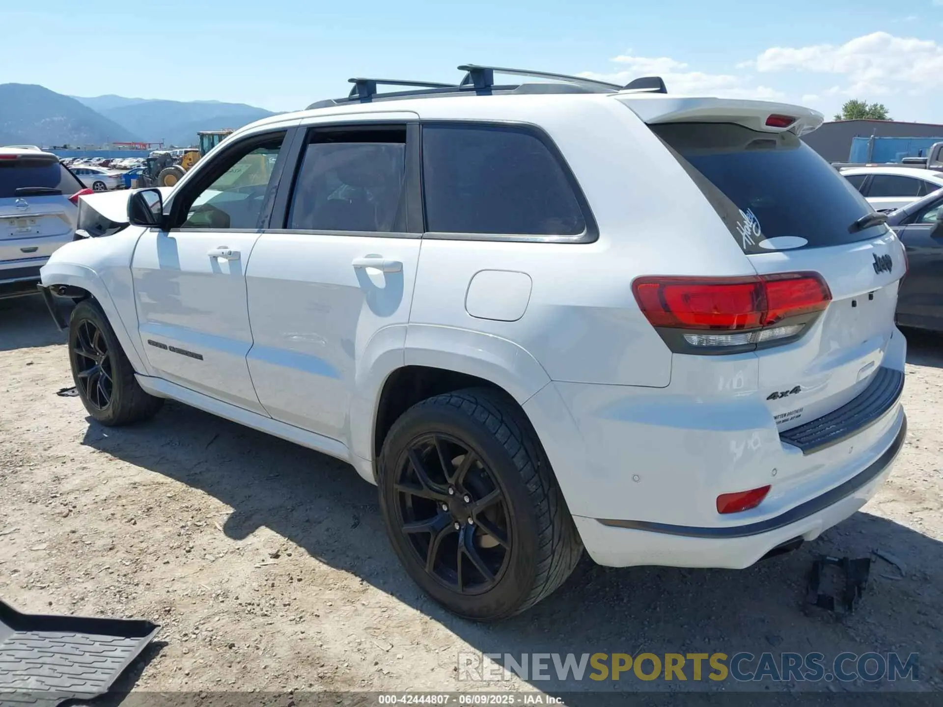 3 Photograph of a damaged car 1C4RJFBG7LC277104 JEEP GRAND CHEROKEE 2020