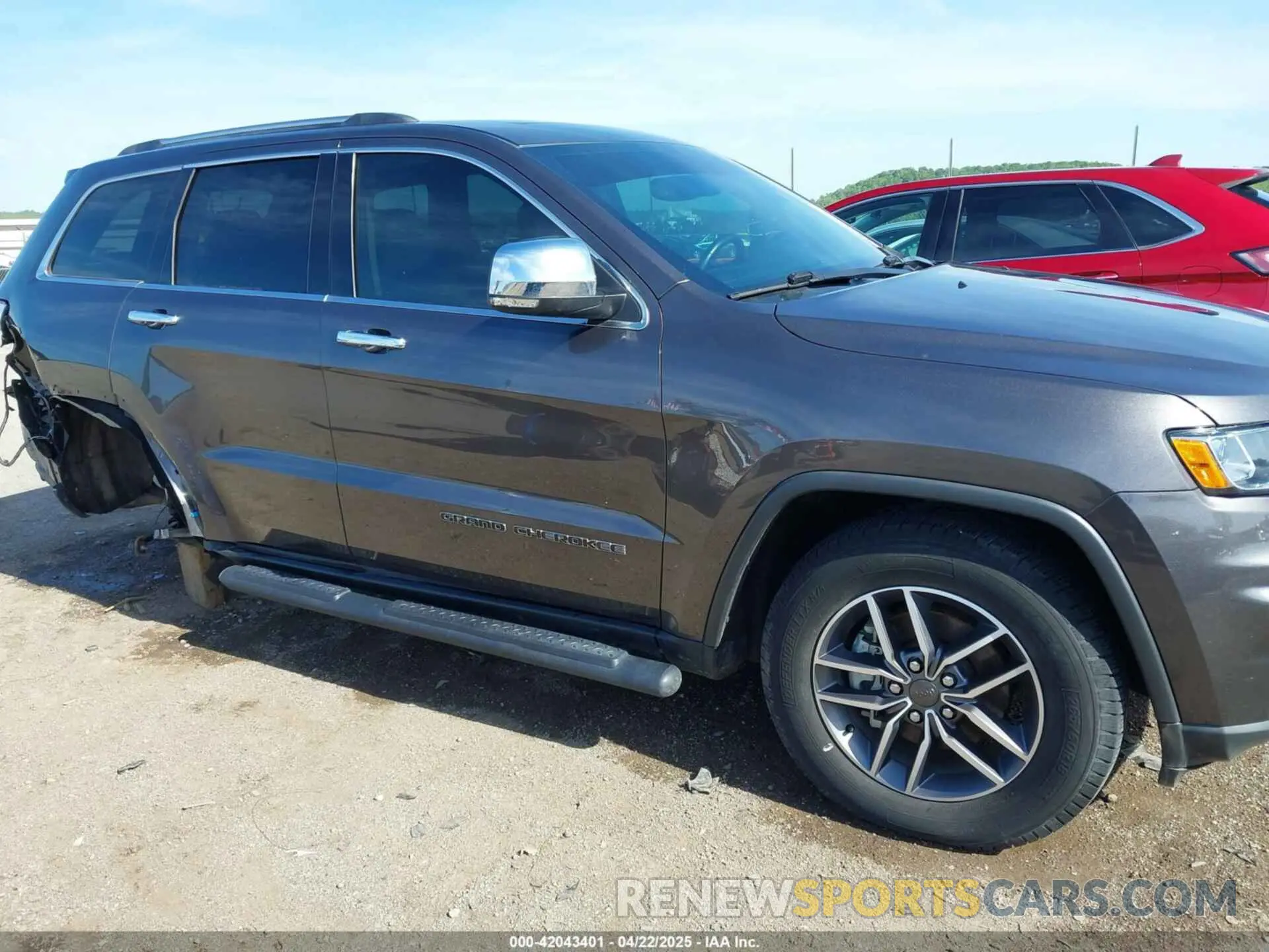 14 Photograph of a damaged car 1C4RJFBG7LC390731 JEEP GRAND CHEROKEE 2020