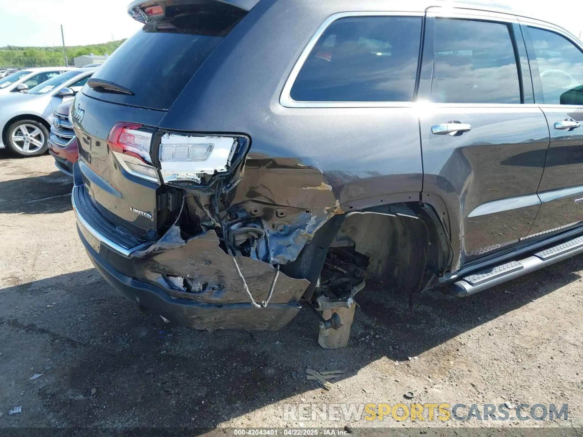 6 Photograph of a damaged car 1C4RJFBG7LC390731 JEEP GRAND CHEROKEE 2020
