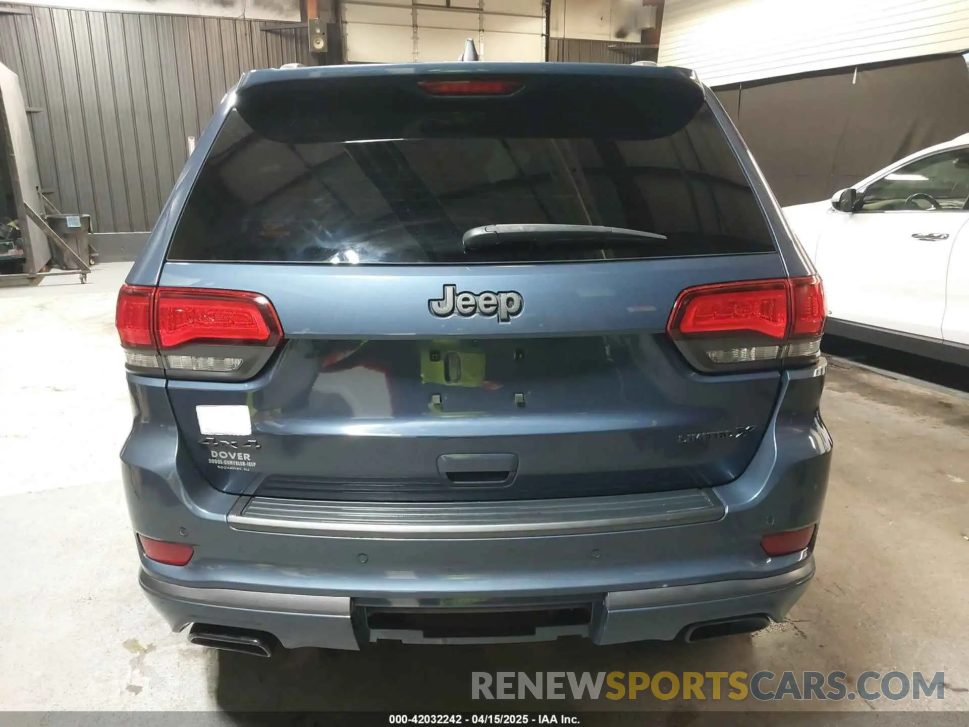 17 Photograph of a damaged car 1C4RJFBG8LC302740 JEEP GRAND CHEROKEE 2020