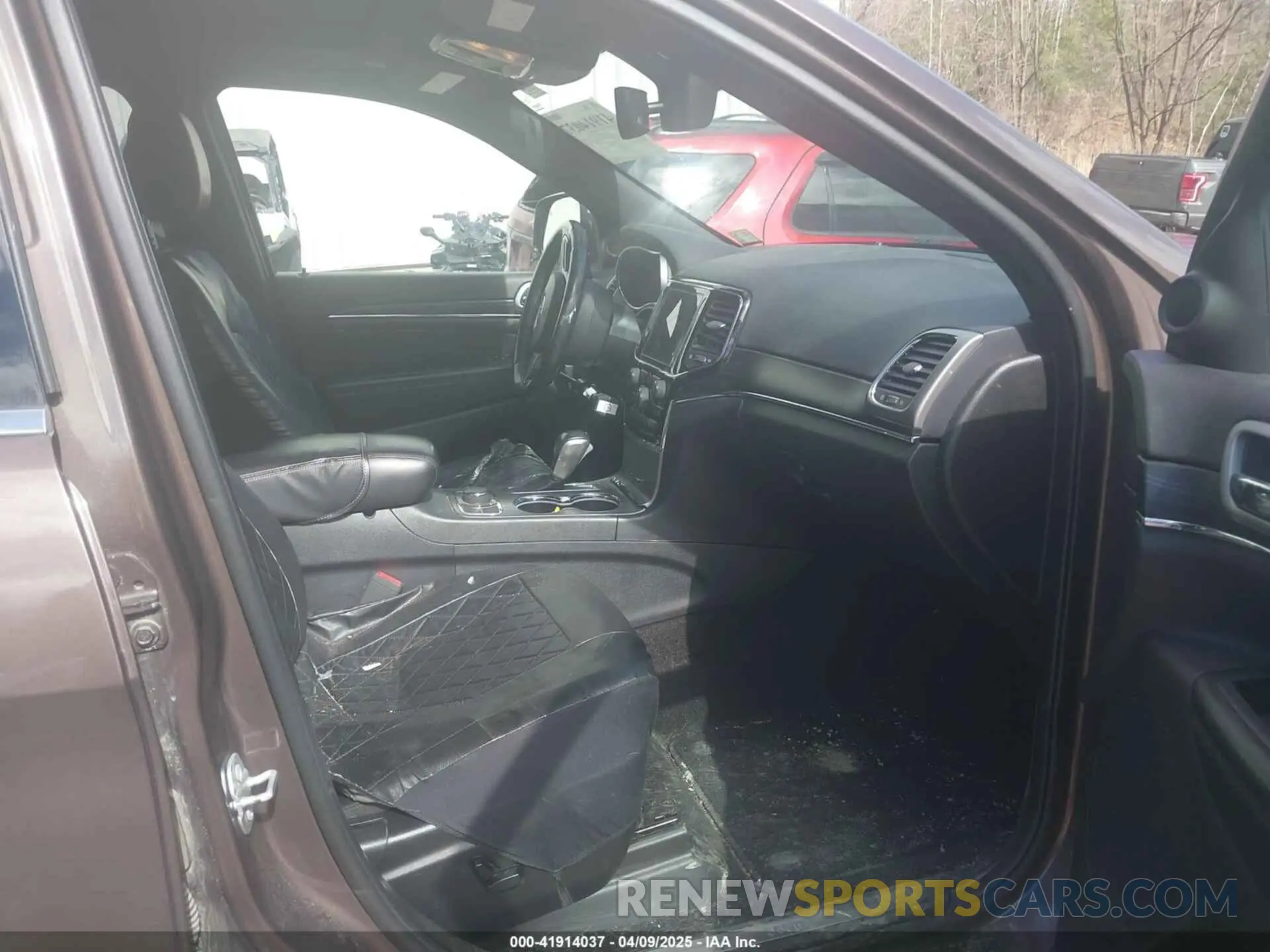 5 Photograph of a damaged car 1C4RJFBG8LC389152 JEEP GRAND CHEROKEE 2020