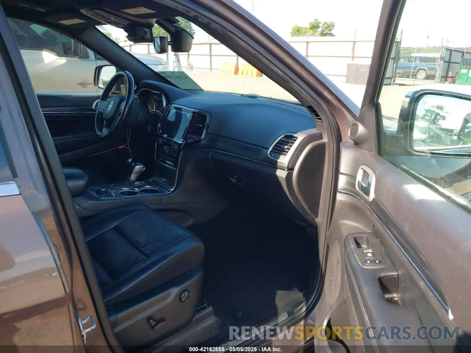 5 Photograph of a damaged car 1C4RJFBG9LC346570 JEEP GRAND CHEROKEE 2020