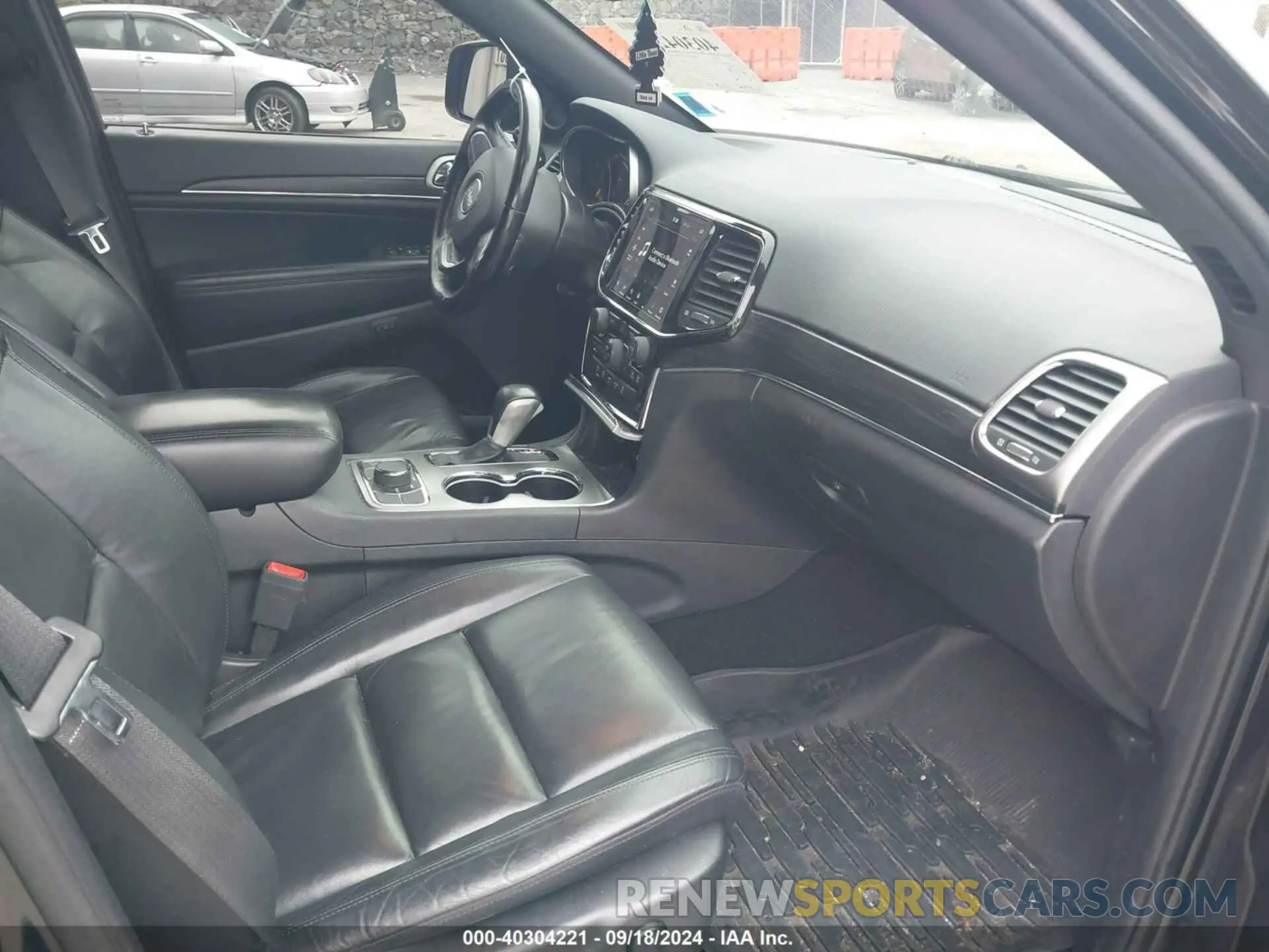 5 Photograph of a damaged car 1C4RJFBG9LC417752 JEEP GRAND CHEROKEE 2020