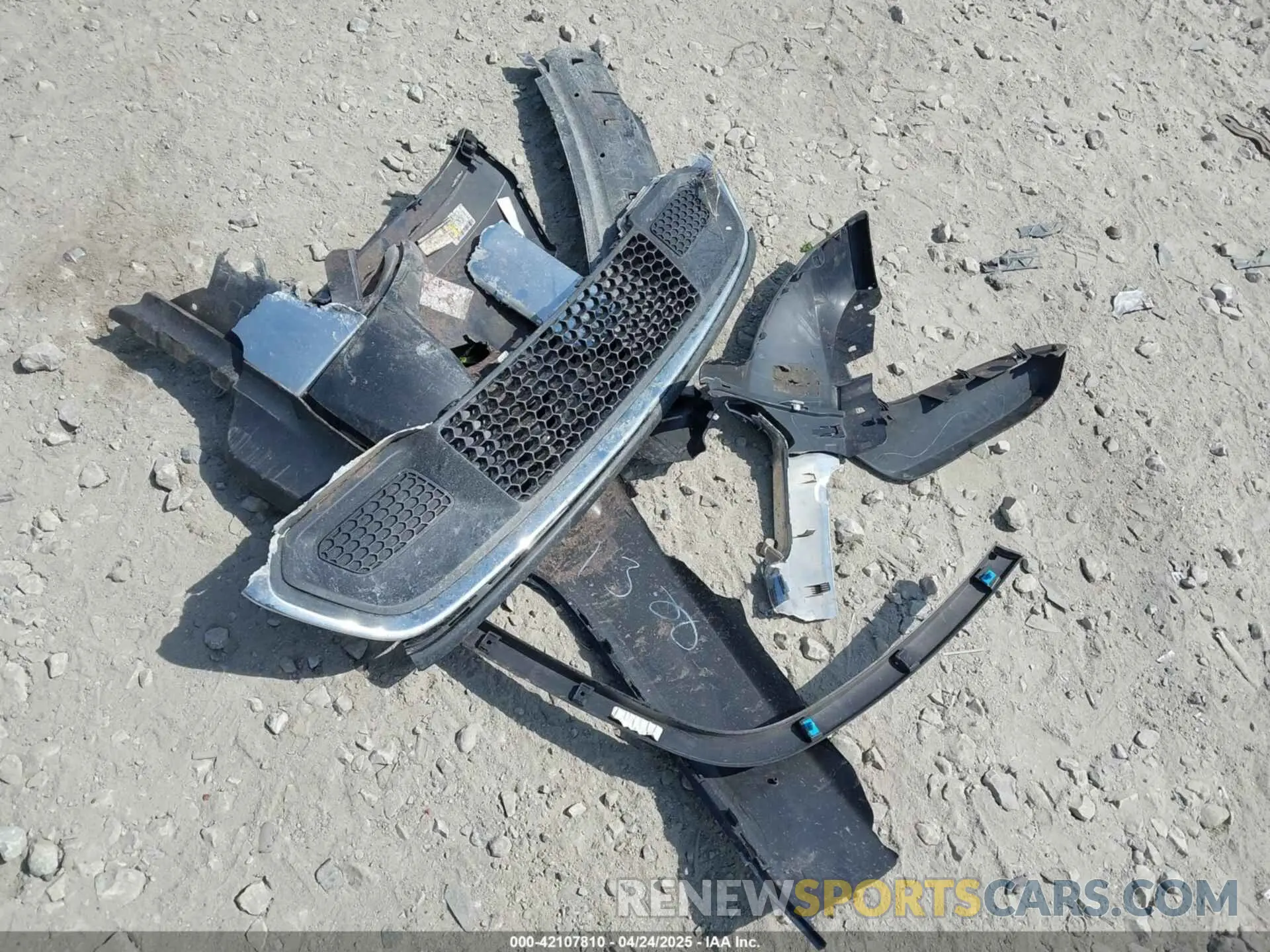 12 Photograph of a damaged car 1C4RJFBG9LC425074 JEEP GRAND CHEROKEE 2020