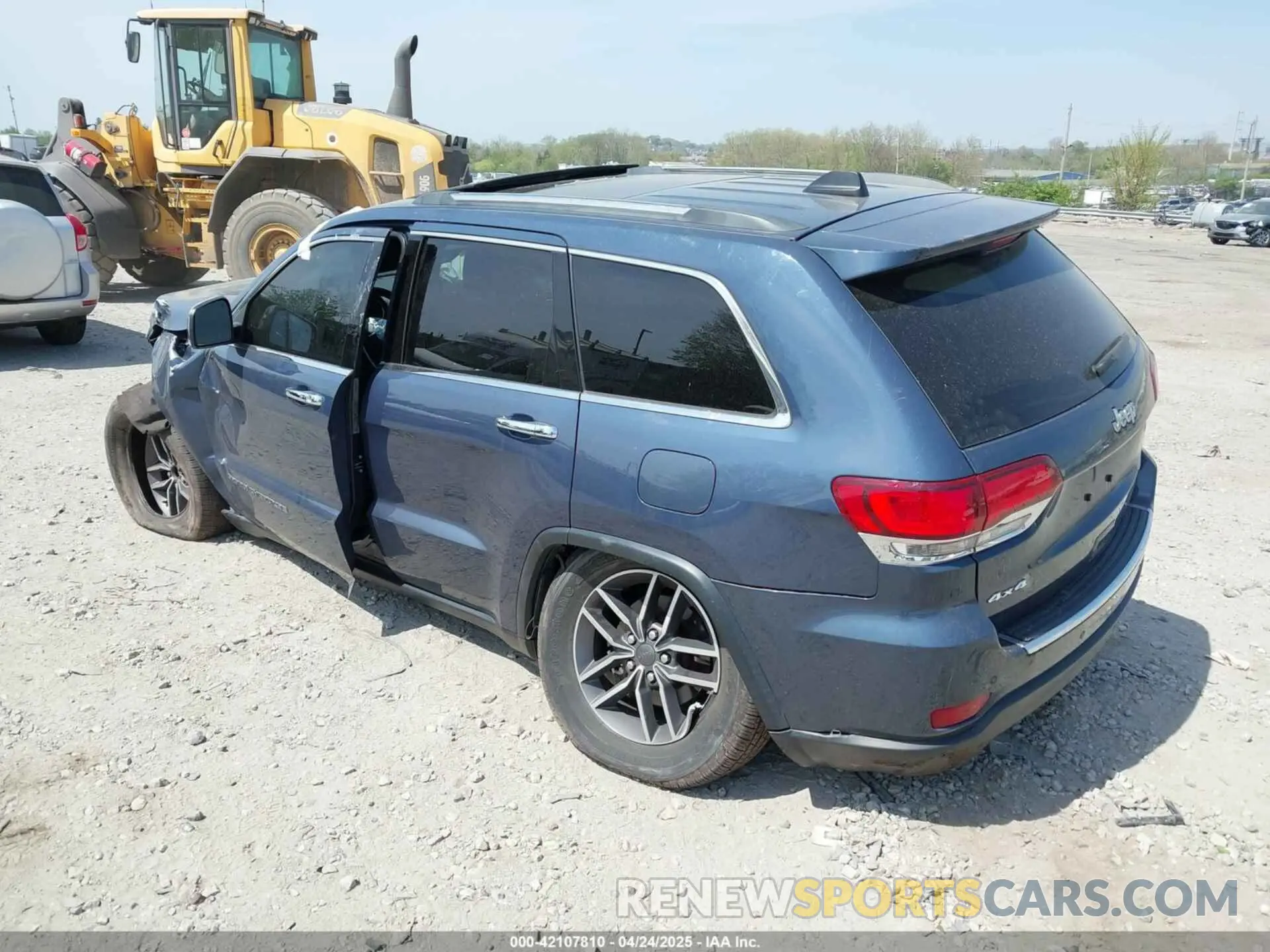 3 Photograph of a damaged car 1C4RJFBG9LC425074 JEEP GRAND CHEROKEE 2020