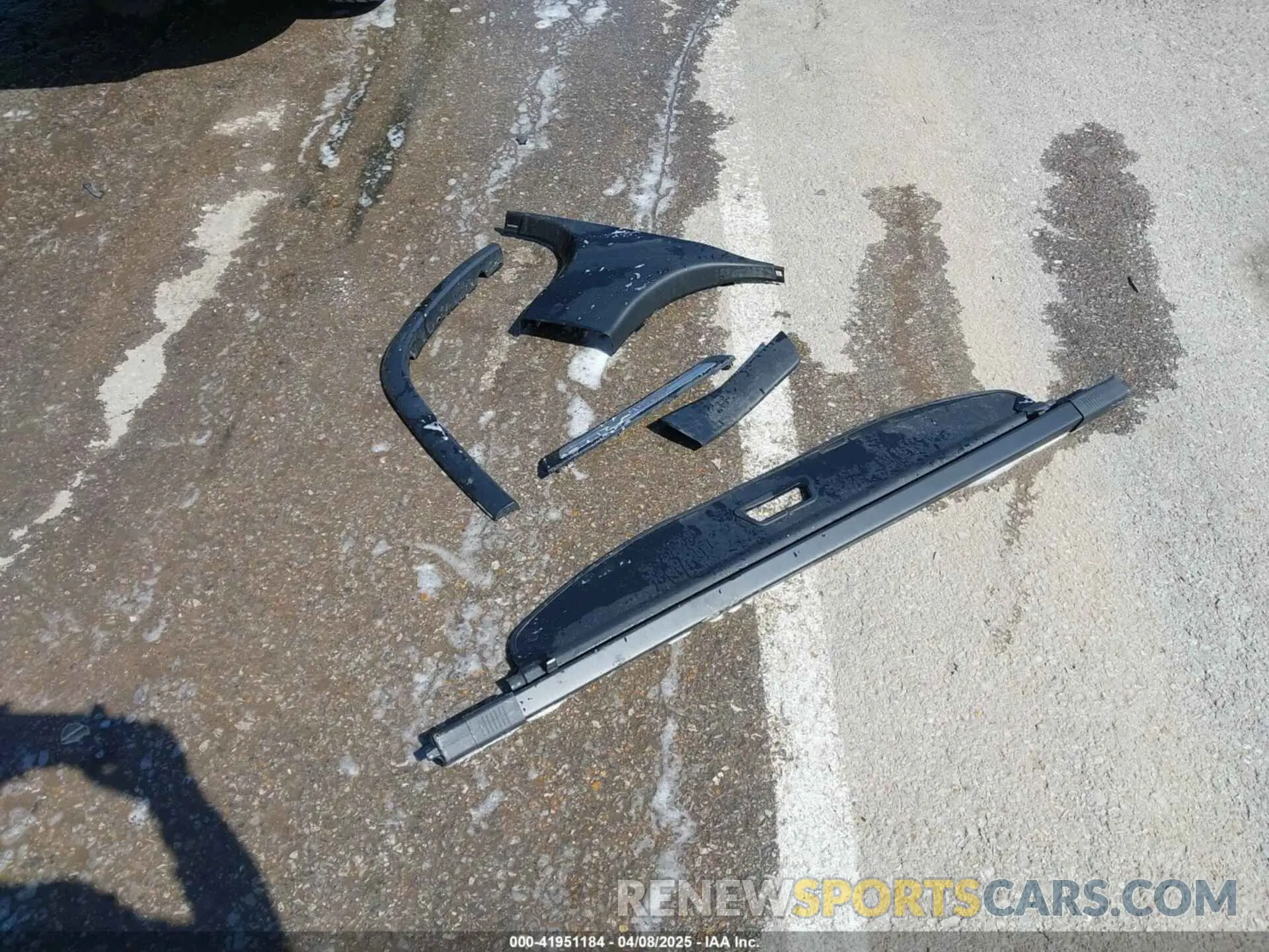 12 Photograph of a damaged car 1C4RJFBGXLC138441 JEEP GRAND CHEROKEE 2020