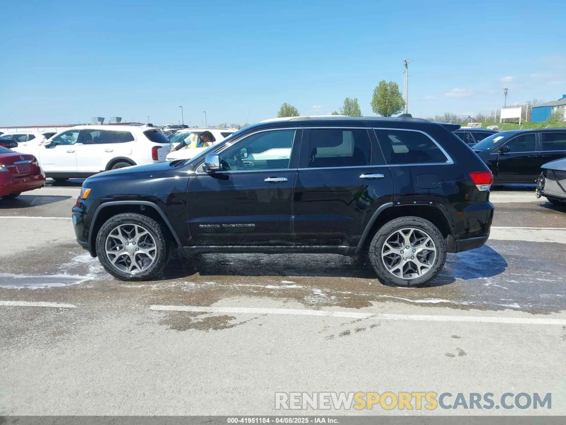 15 Photograph of a damaged car 1C4RJFBGXLC138441 JEEP GRAND CHEROKEE 2020