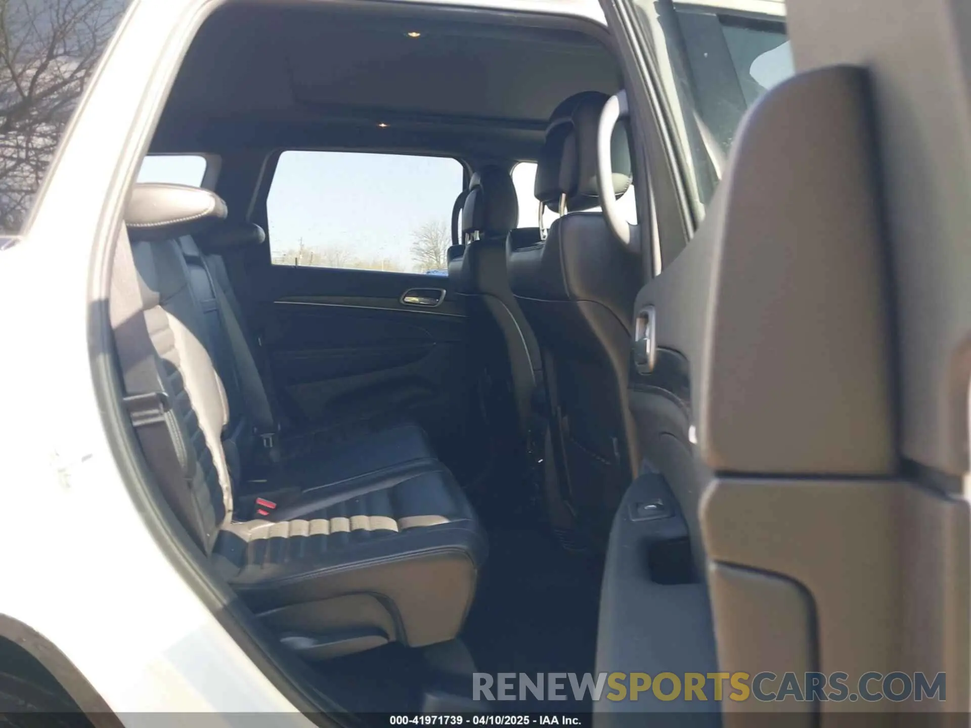 8 Photograph of a damaged car 1C4RJFBGXLC152131 JEEP GRAND CHEROKEE 2020