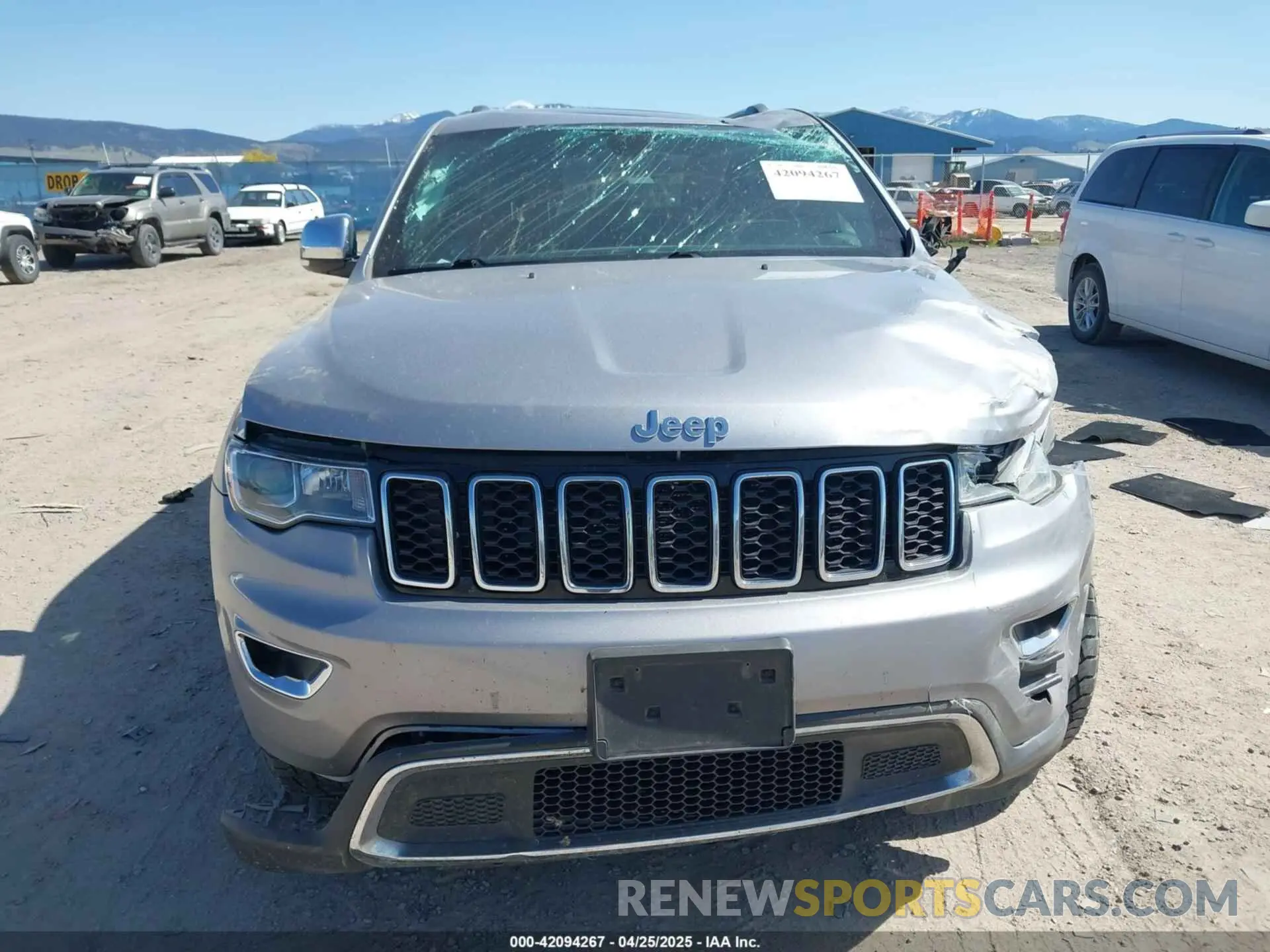 12 Photograph of a damaged car 1C4RJFBGXLC322505 JEEP GRAND CHEROKEE 2020