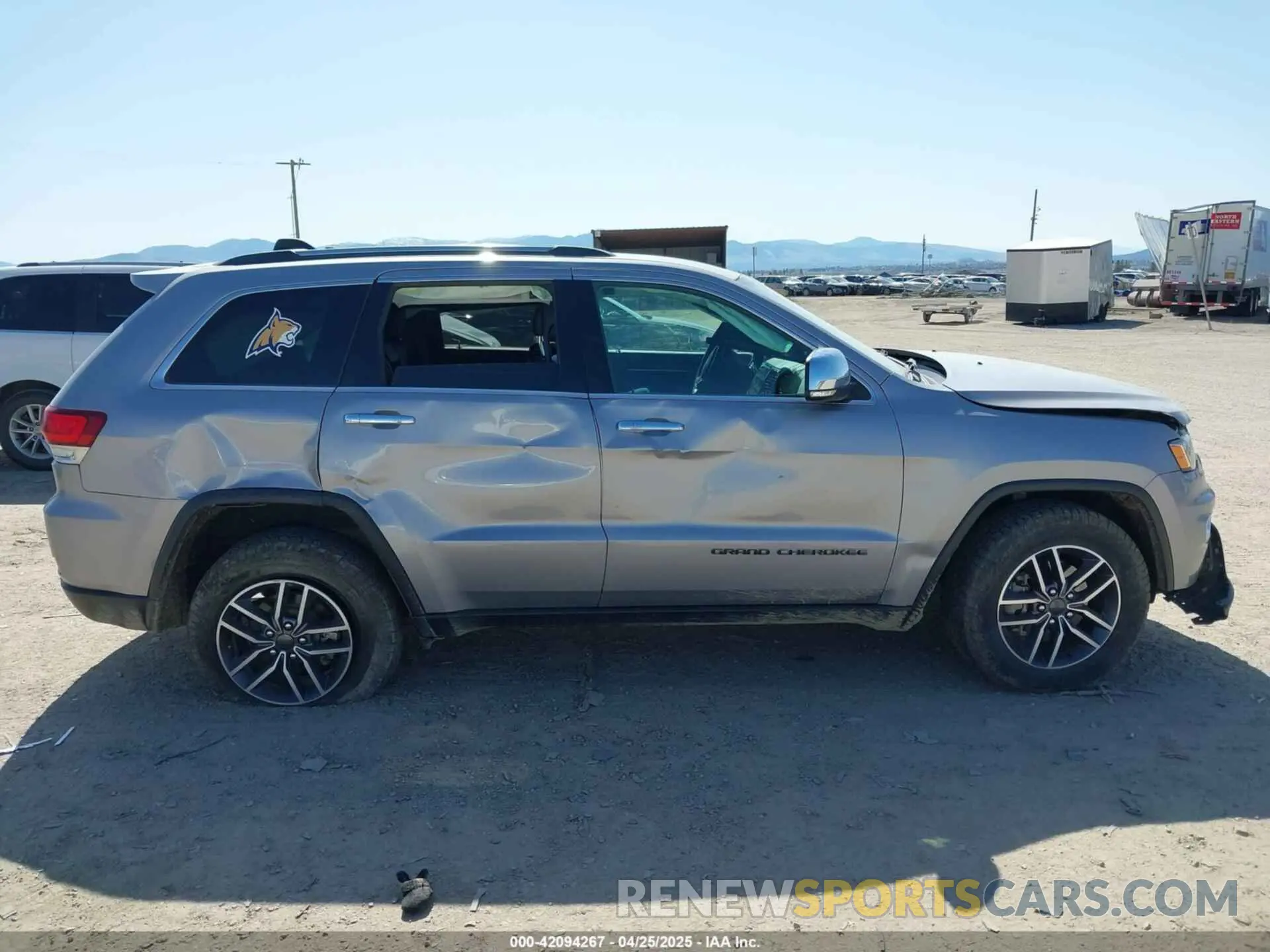13 Photograph of a damaged car 1C4RJFBGXLC322505 JEEP GRAND CHEROKEE 2020