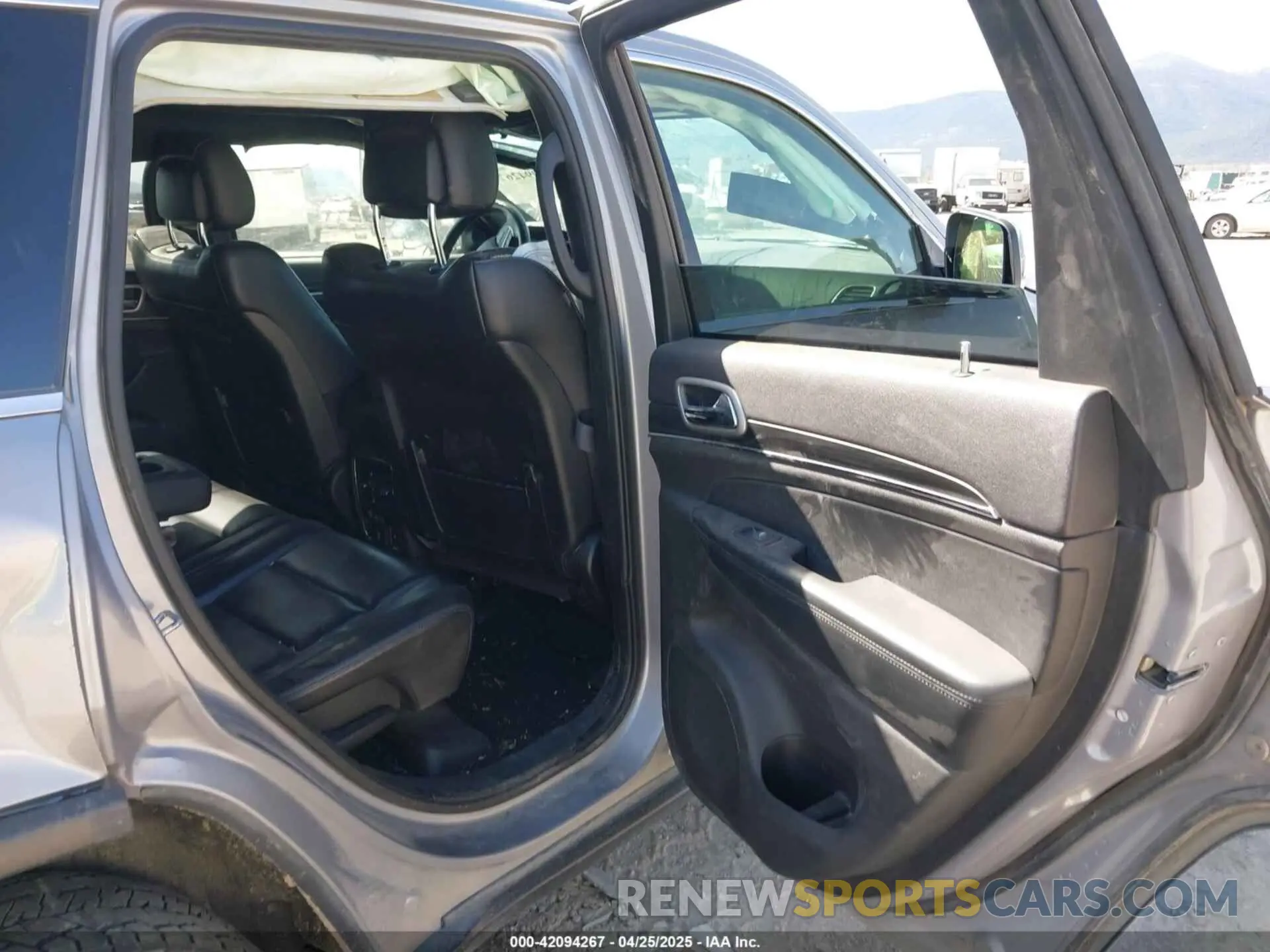 8 Photograph of a damaged car 1C4RJFBGXLC322505 JEEP GRAND CHEROKEE 2020