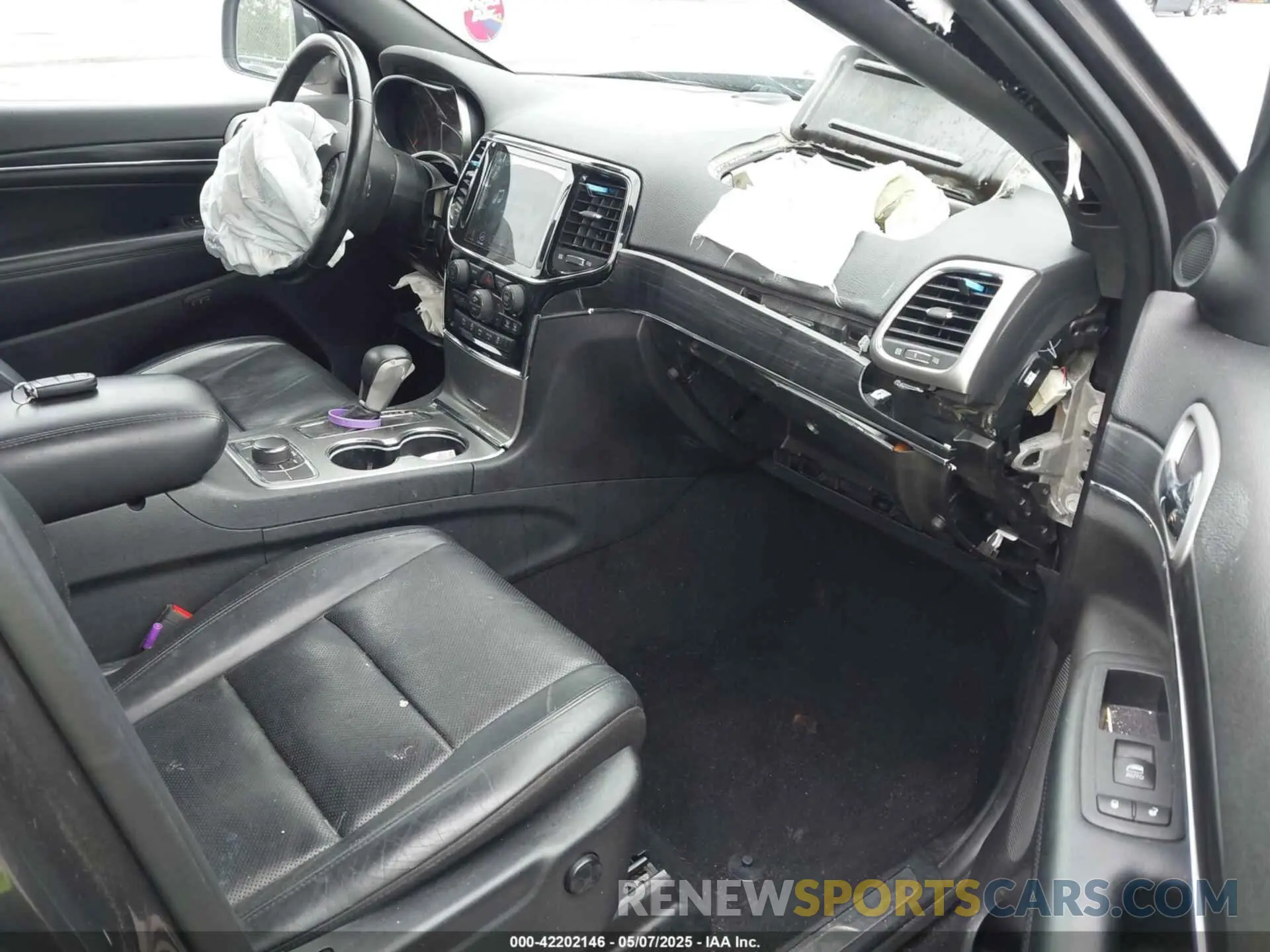 5 Photograph of a damaged car 1C4RJFBGXLC325694 JEEP GRAND CHEROKEE 2020