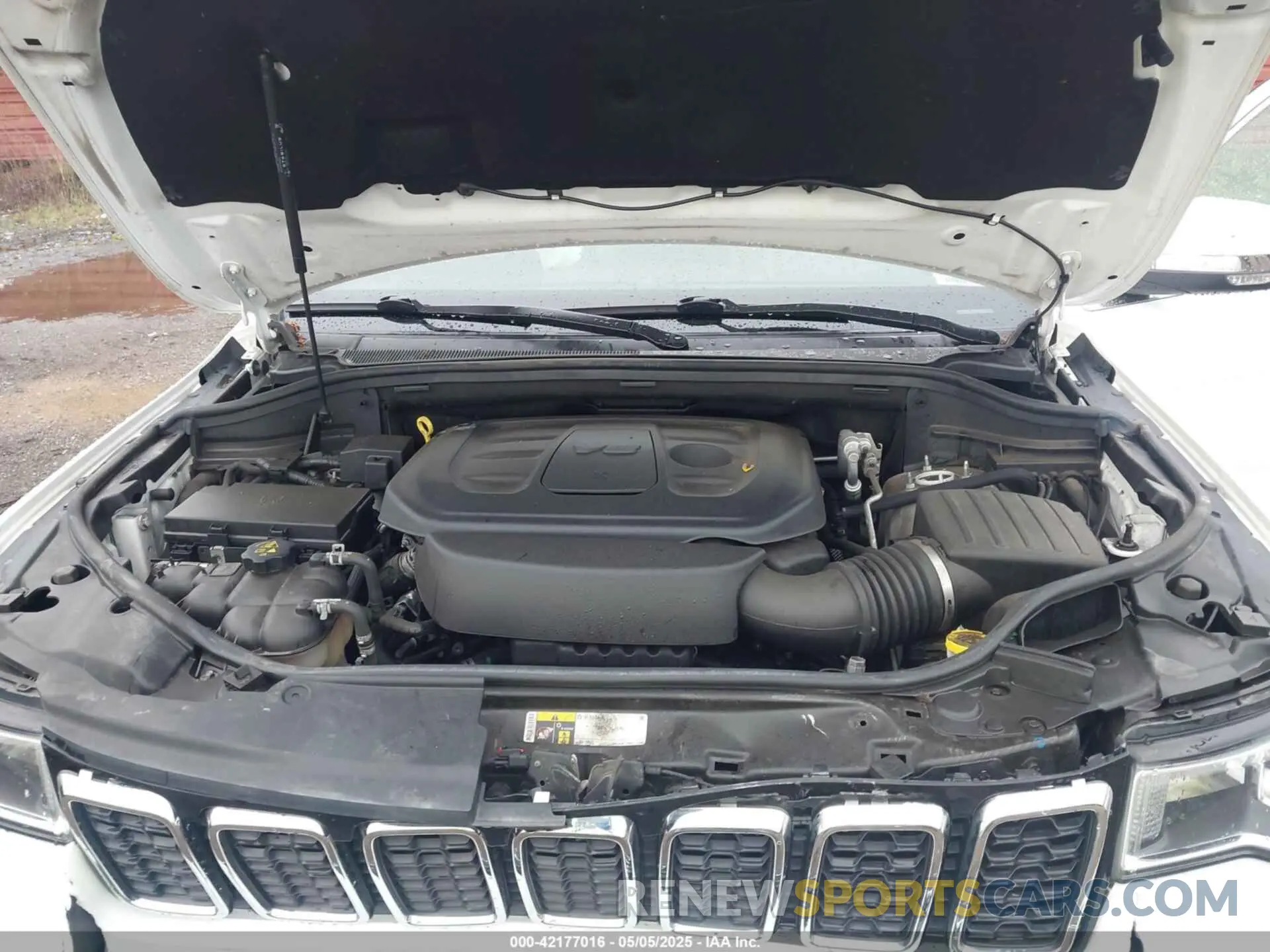 10 Photograph of a damaged car 1C4RJFBGXLC344522 JEEP GRAND CHEROKEE 2020