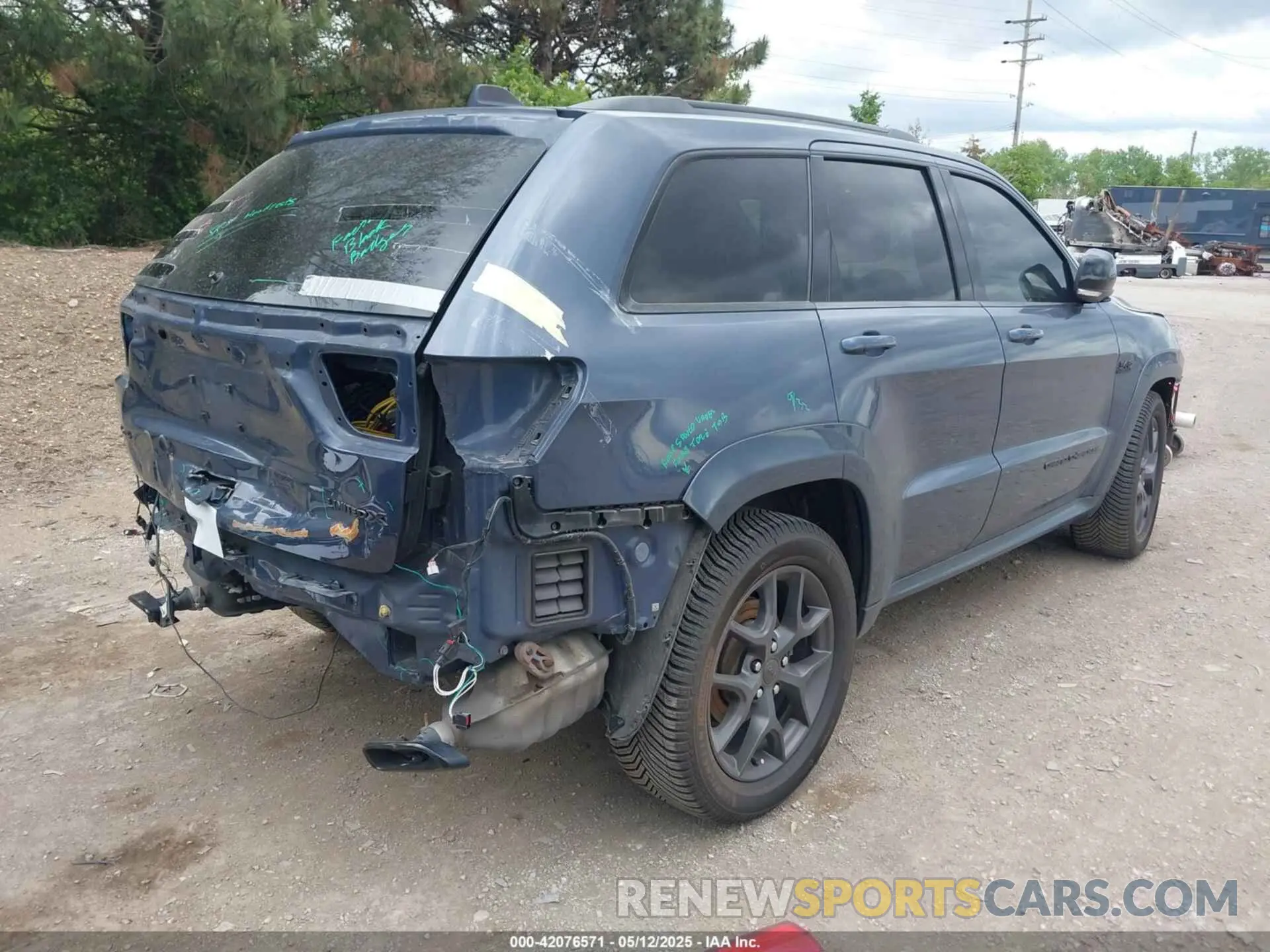 4 Photograph of a damaged car 1C4RJFBT4LC106890 JEEP GRAND CHEROKEE 2020