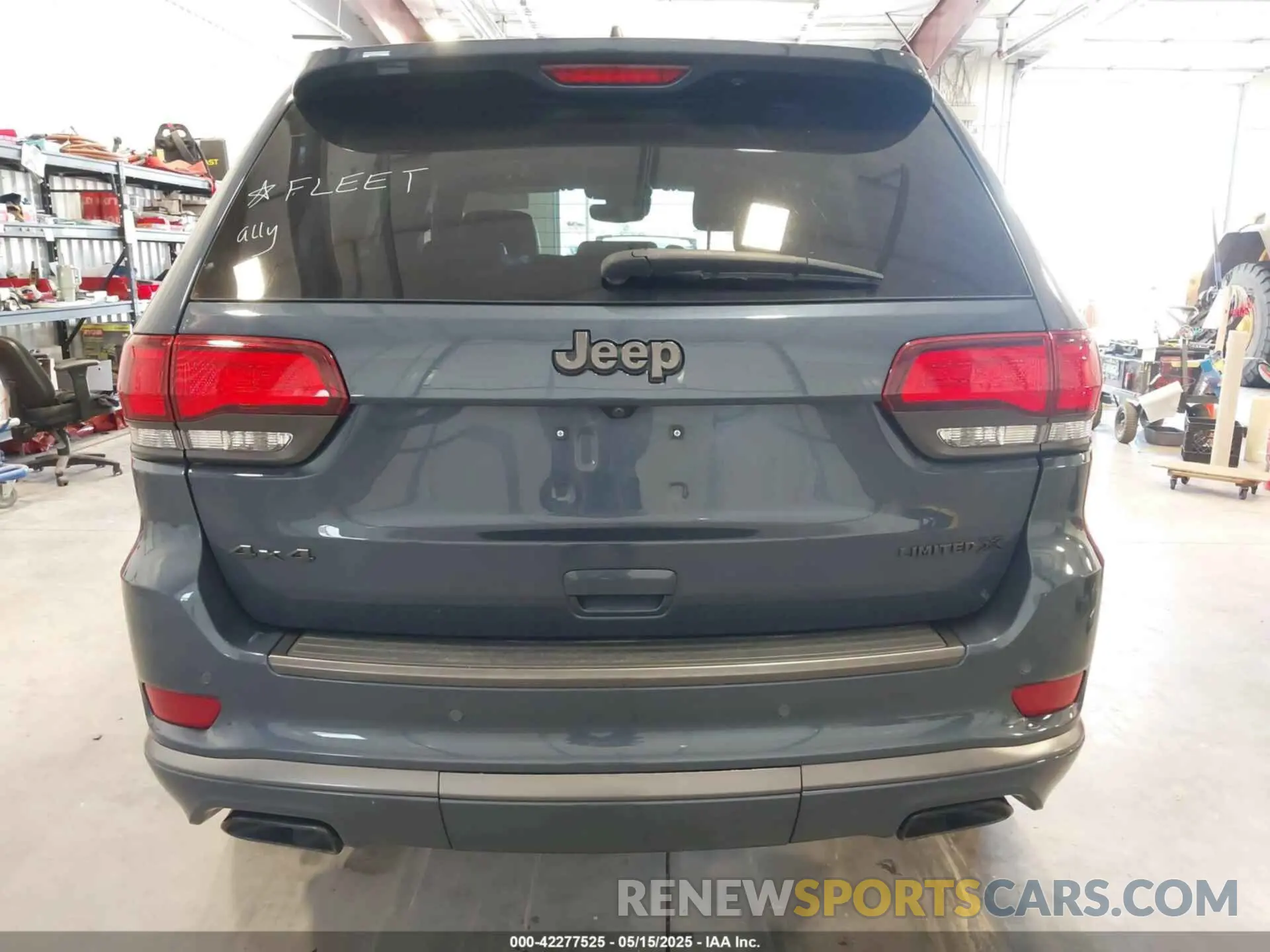 17 Photograph of a damaged car 1C4RJFBT9LC185120 JEEP GRAND CHEROKEE 2020