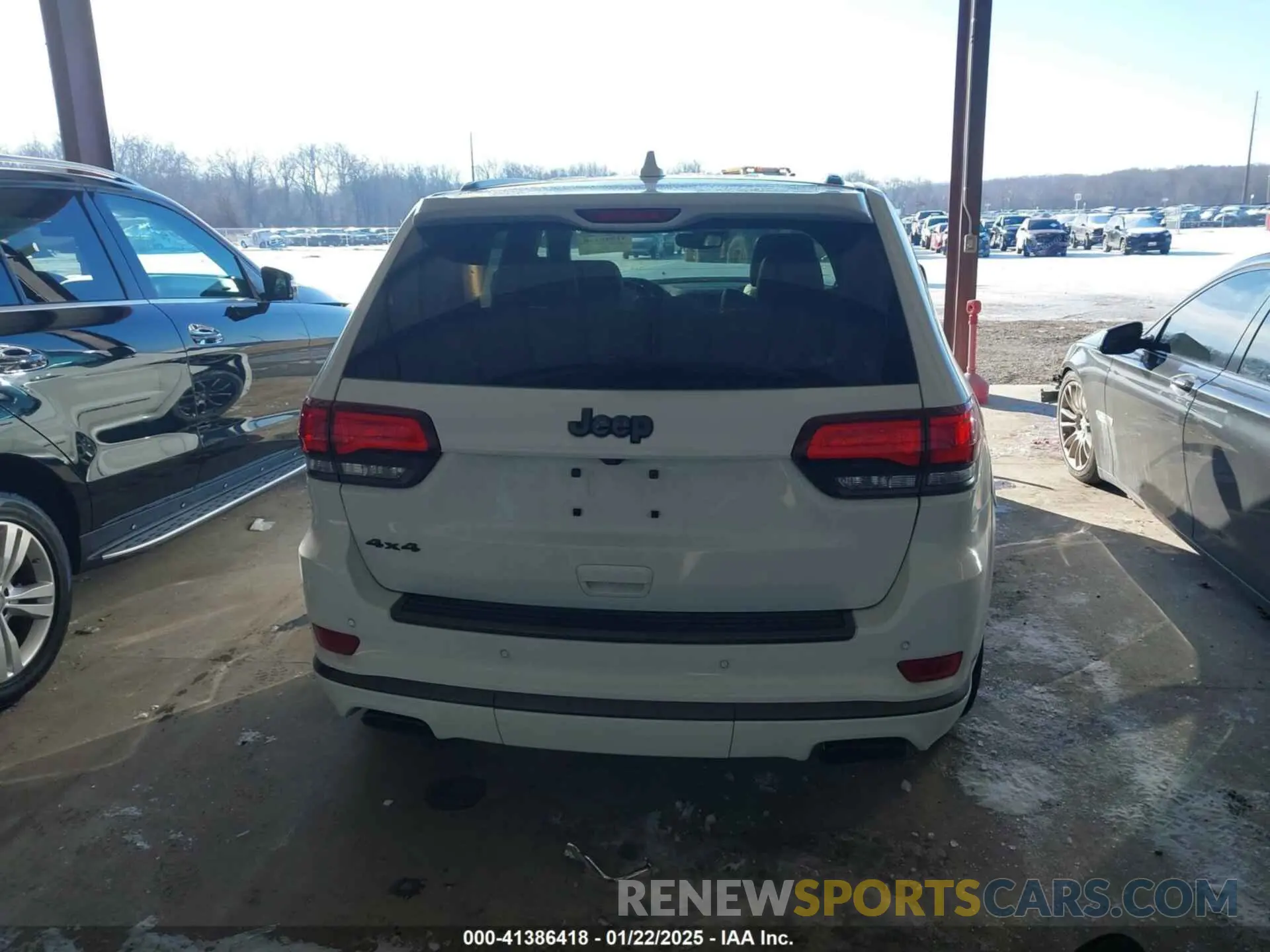 16 Photograph of a damaged car 1C4RJFCG4LC158425 JEEP GRAND CHEROKEE 2020