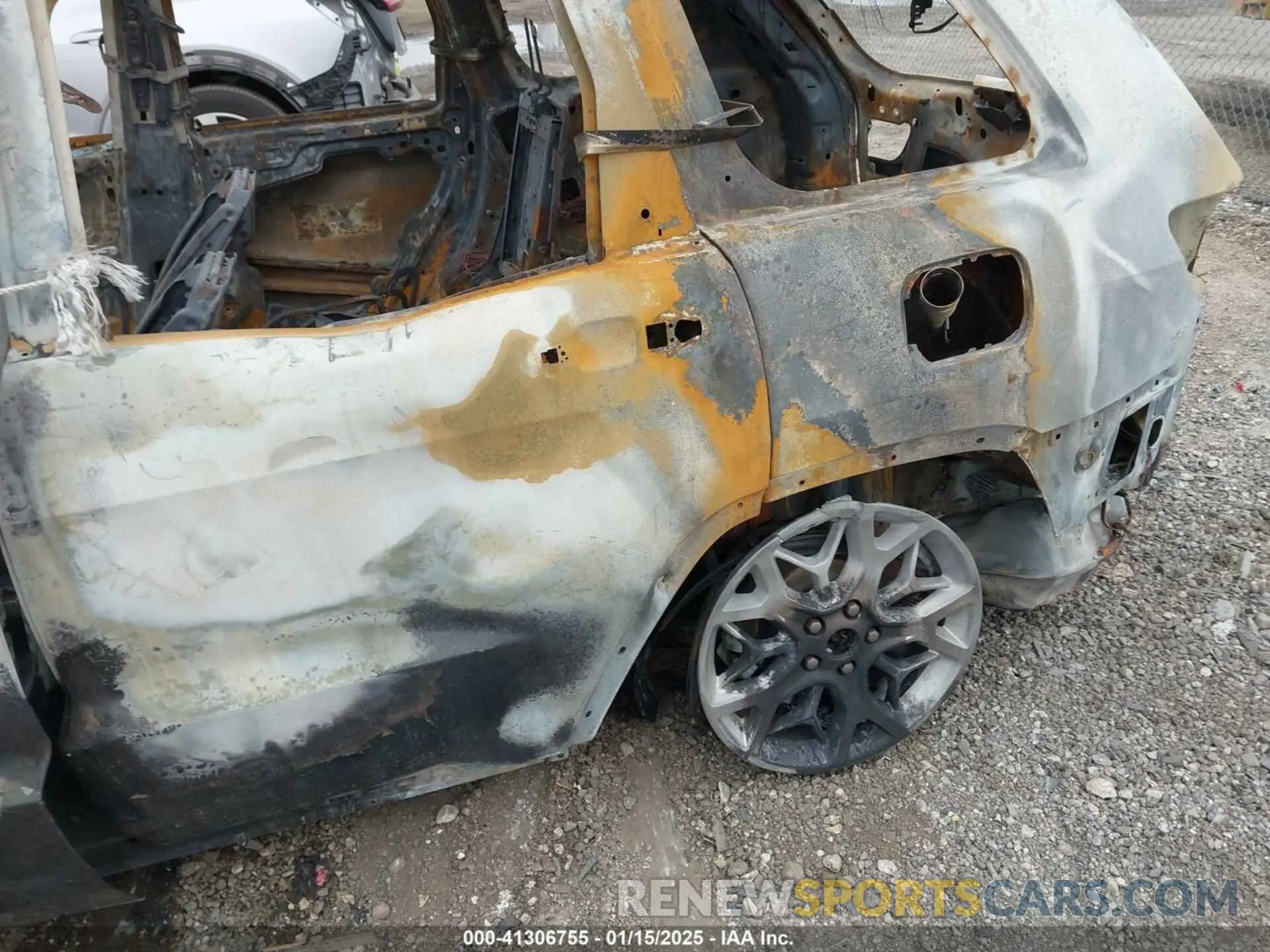 13 Photograph of a damaged car 1C4RJFCG6LC137608 JEEP GRAND CHEROKEE 2020