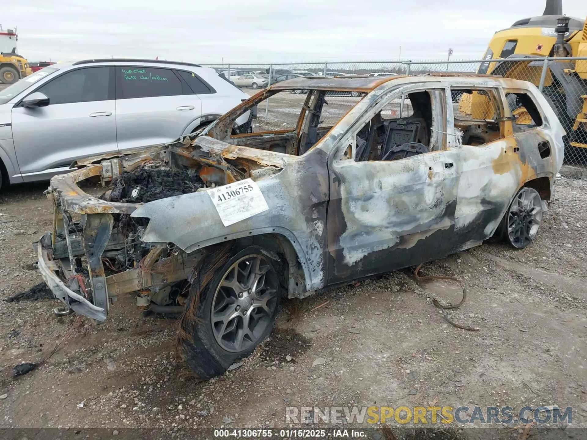 2 Photograph of a damaged car 1C4RJFCG6LC137608 JEEP GRAND CHEROKEE 2020