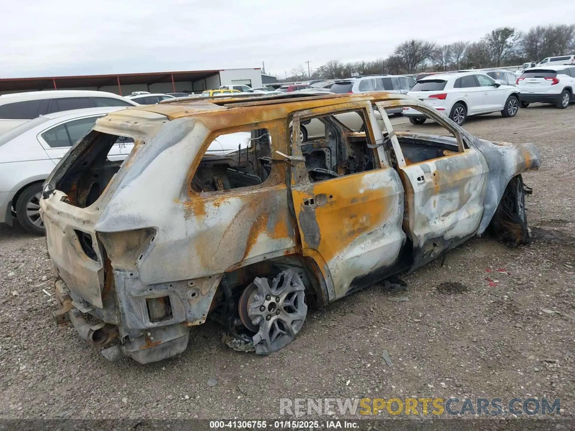 4 Photograph of a damaged car 1C4RJFCG6LC137608 JEEP GRAND CHEROKEE 2020