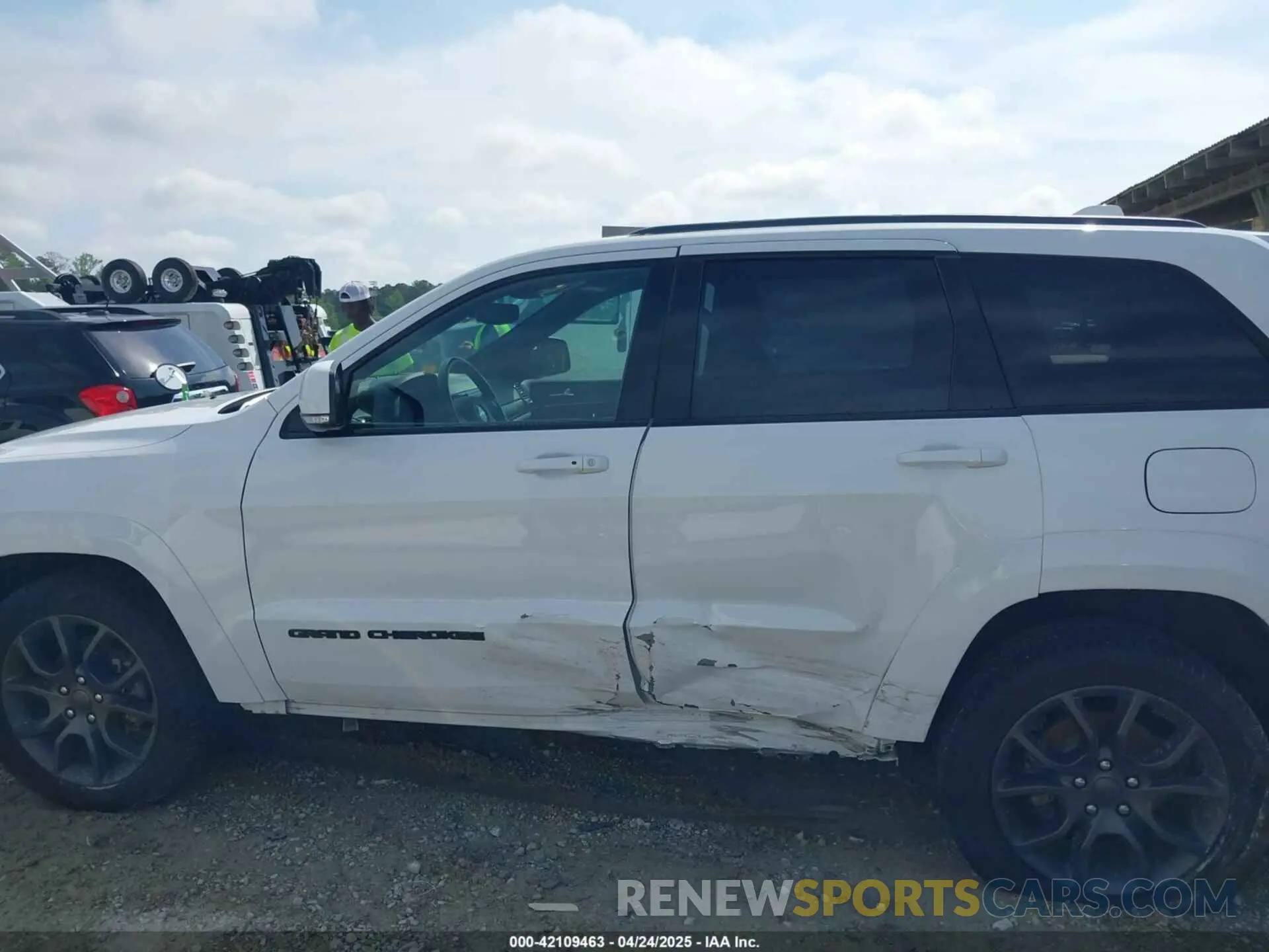 14 Photograph of a damaged car 1C4RJFCG8LC419037 JEEP GRAND CHEROKEE 2020