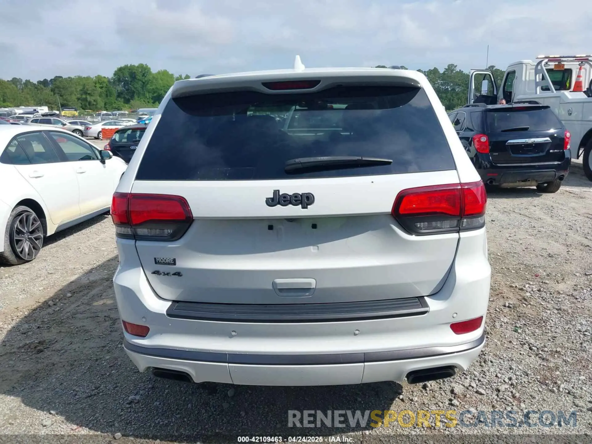 16 Photograph of a damaged car 1C4RJFCG8LC419037 JEEP GRAND CHEROKEE 2020