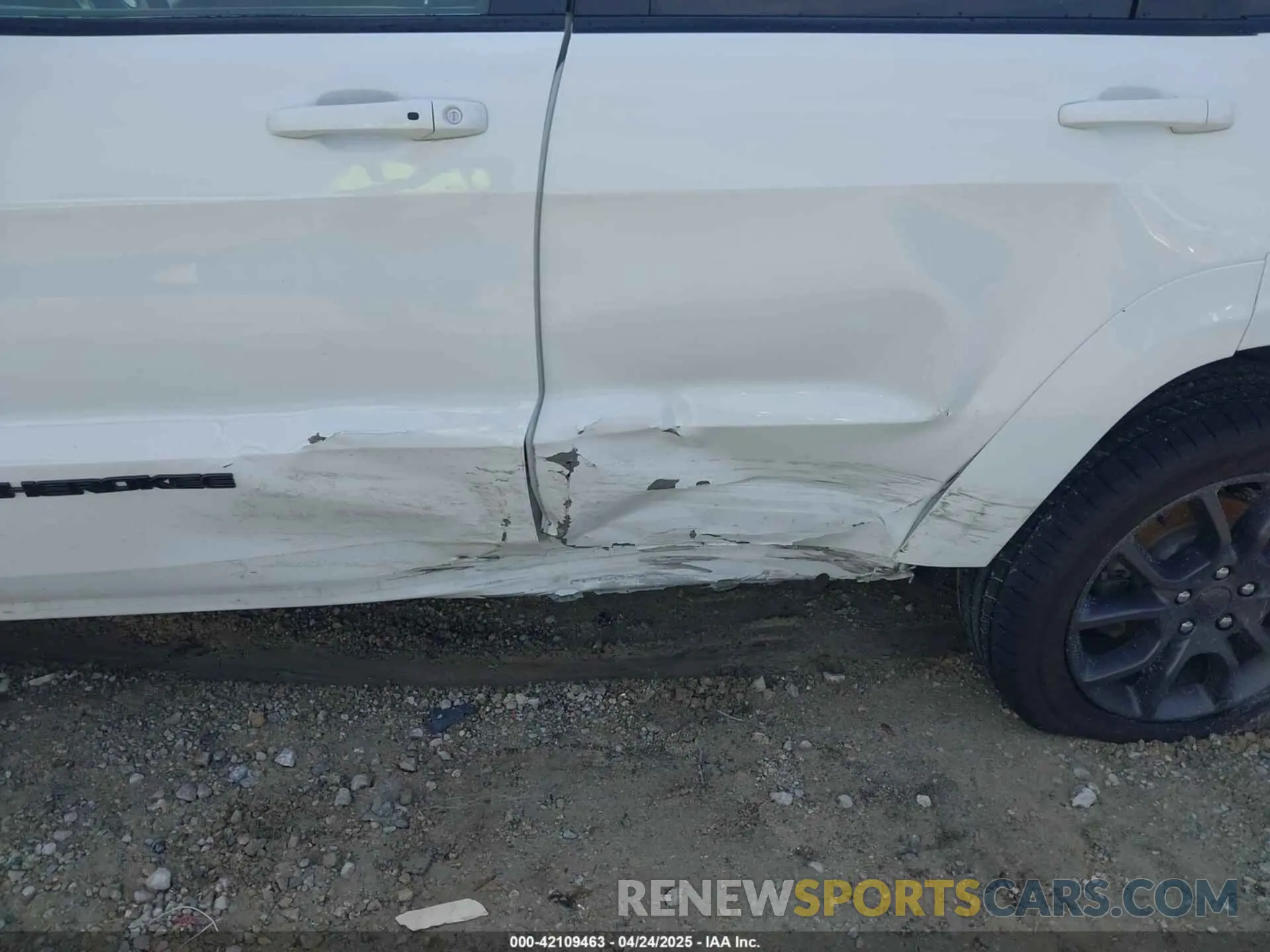 6 Photograph of a damaged car 1C4RJFCG8LC419037 JEEP GRAND CHEROKEE 2020