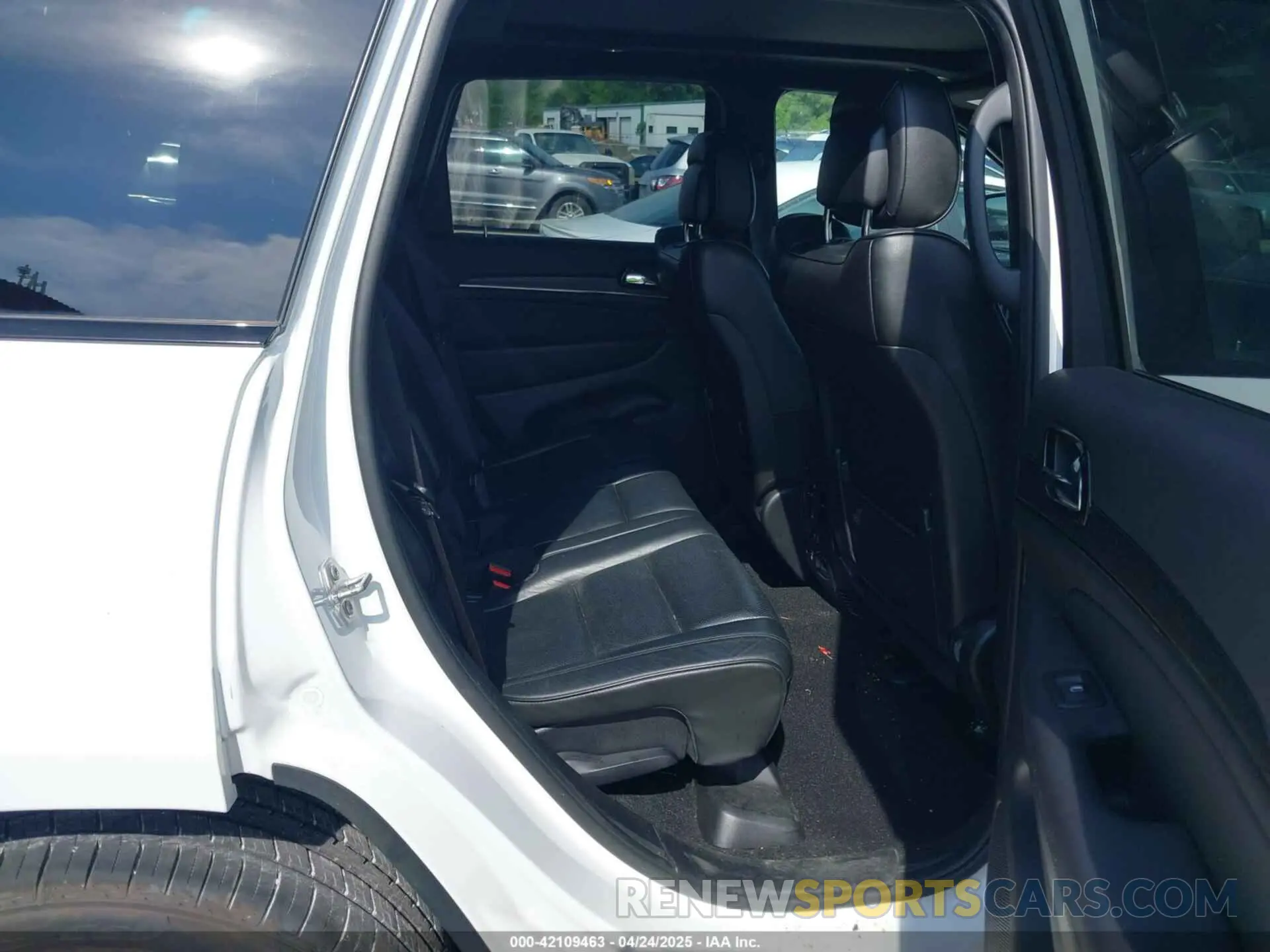 8 Photograph of a damaged car 1C4RJFCG8LC419037 JEEP GRAND CHEROKEE 2020