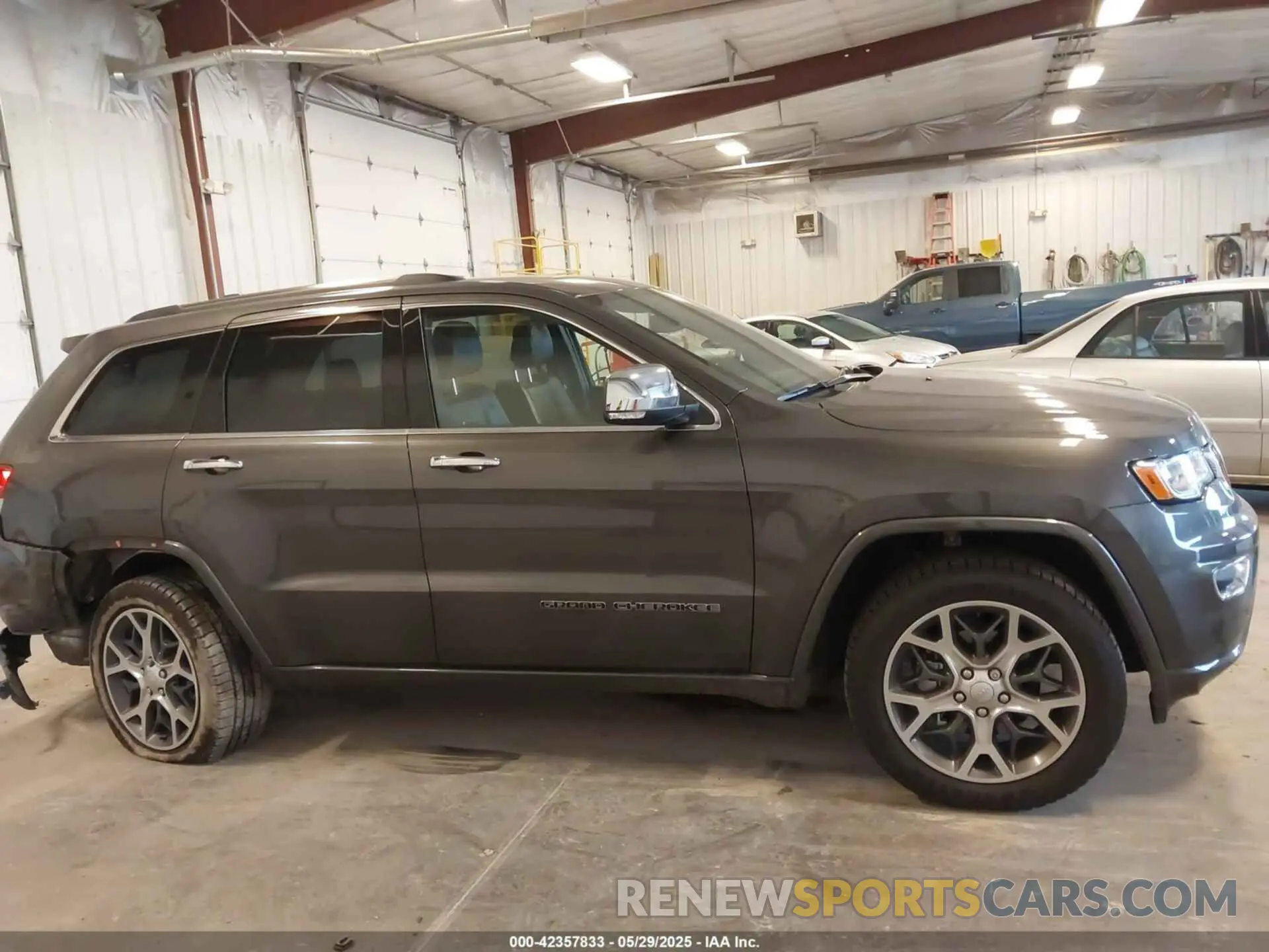 13 Photograph of a damaged car 1C4RJFCGXLC101520 JEEP GRAND CHEROKEE 2020