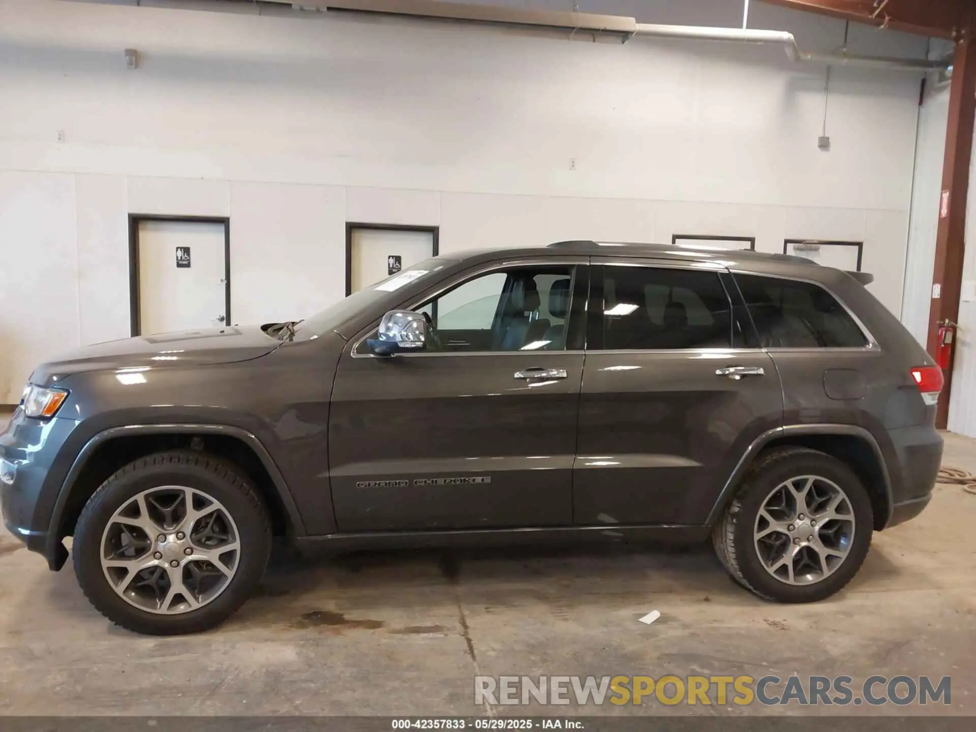 14 Photograph of a damaged car 1C4RJFCGXLC101520 JEEP GRAND CHEROKEE 2020