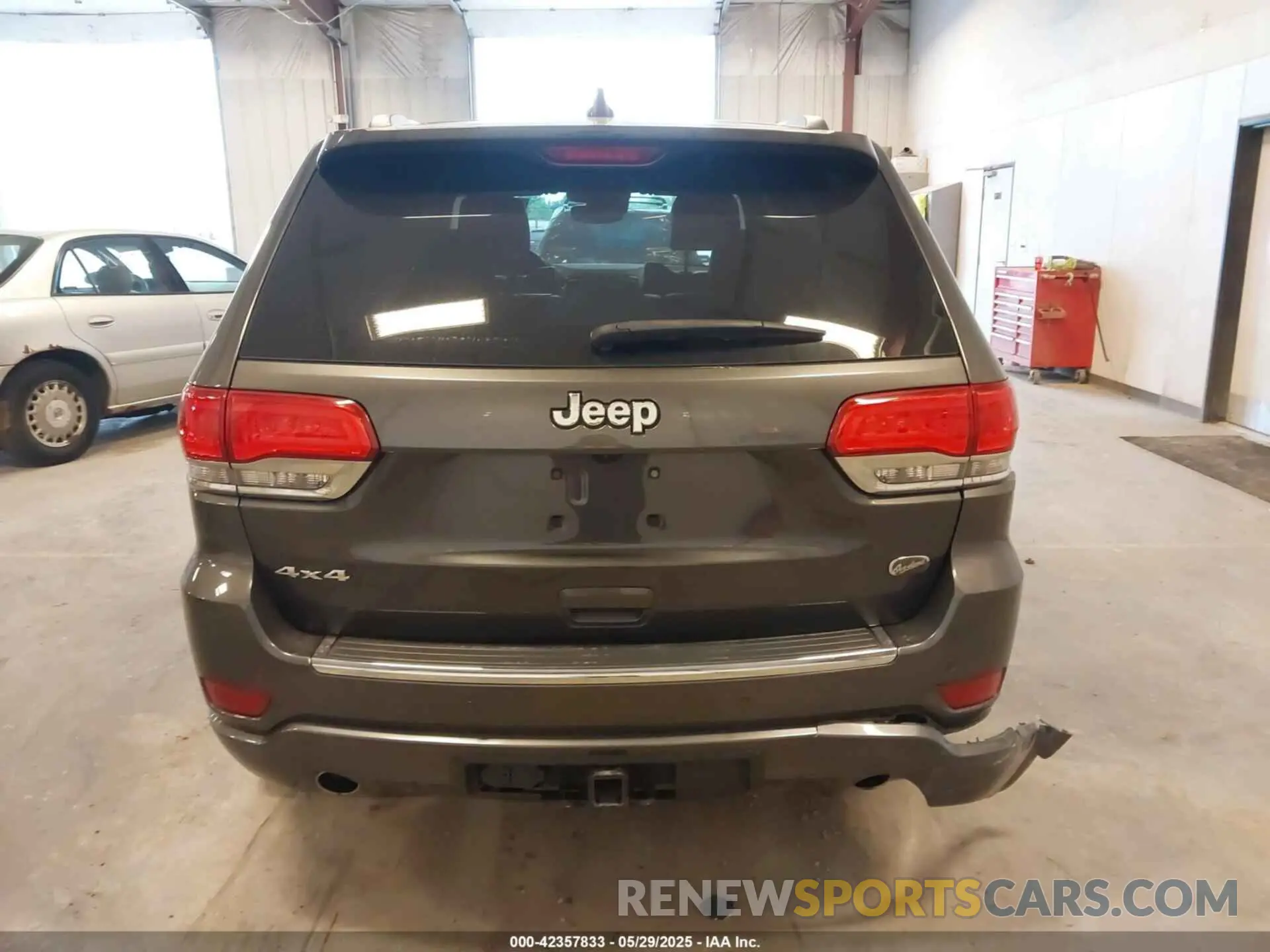 16 Photograph of a damaged car 1C4RJFCGXLC101520 JEEP GRAND CHEROKEE 2020