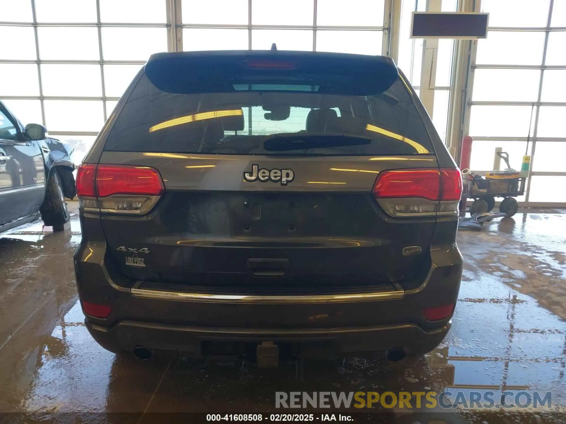 17 Photograph of a damaged car 1C4RJFCGXLC419668 JEEP GRAND CHEROKEE 2020