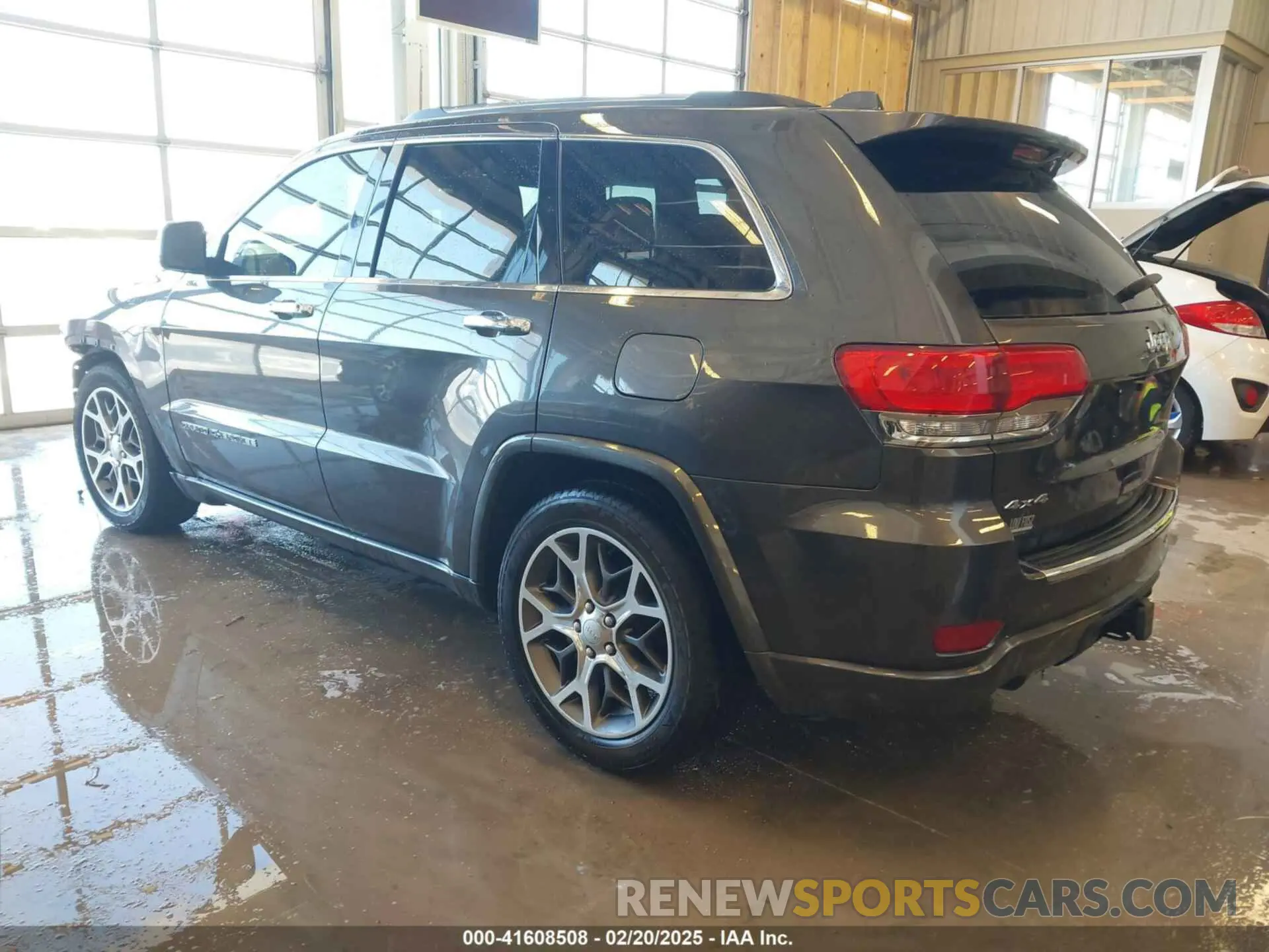 3 Photograph of a damaged car 1C4RJFCGXLC419668 JEEP GRAND CHEROKEE 2020