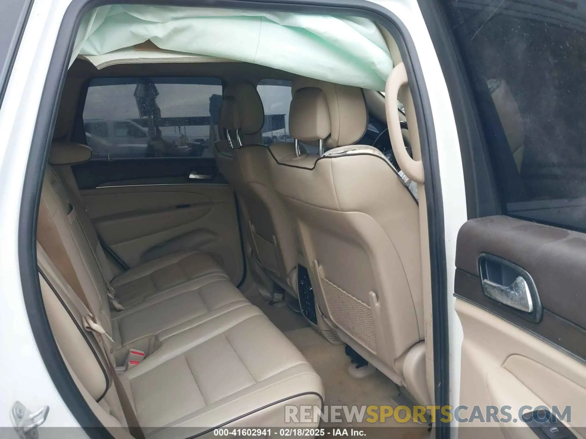 8 Photograph of a damaged car 1C4RJFCT4LC221357 JEEP GRAND CHEROKEE 2020