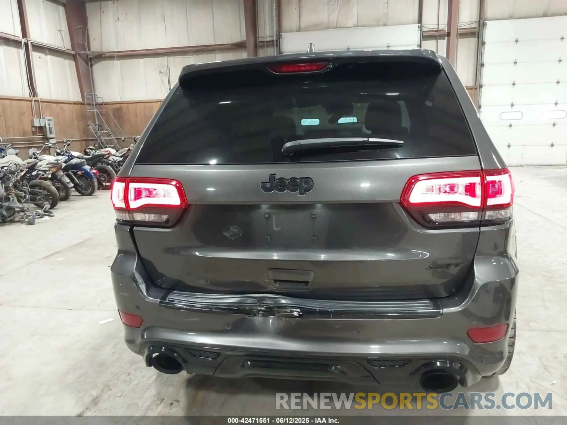 17 Photograph of a damaged car 1C4RJFDJ0LC339001 JEEP GRAND CHEROKEE 2020