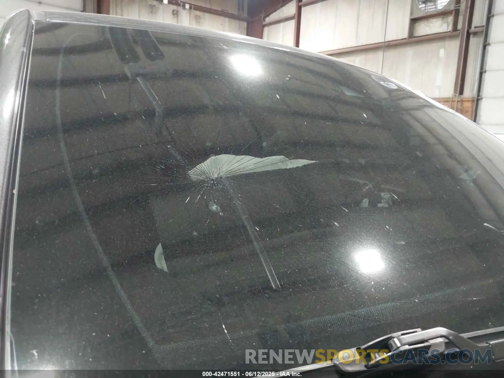 19 Photograph of a damaged car 1C4RJFDJ0LC339001 JEEP GRAND CHEROKEE 2020