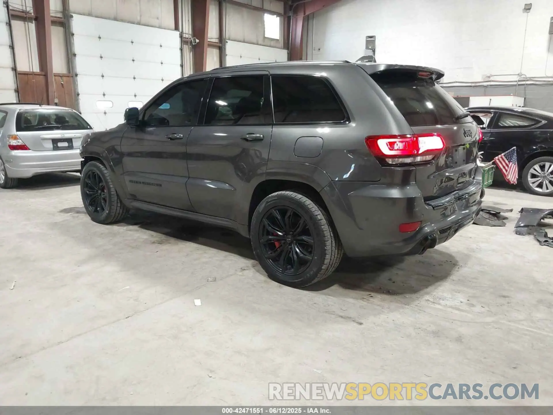 3 Photograph of a damaged car 1C4RJFDJ0LC339001 JEEP GRAND CHEROKEE 2020