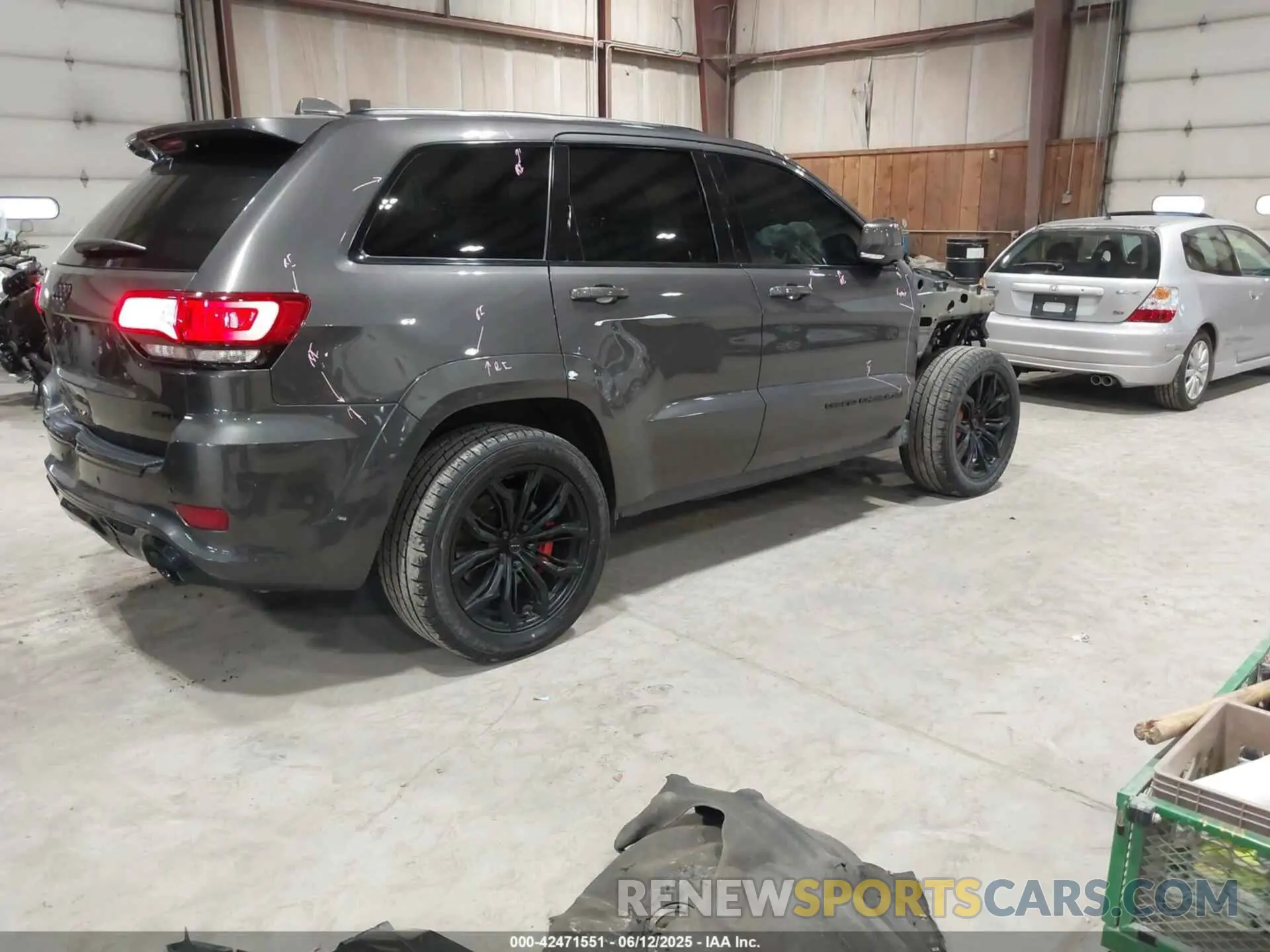 4 Photograph of a damaged car 1C4RJFDJ0LC339001 JEEP GRAND CHEROKEE 2020