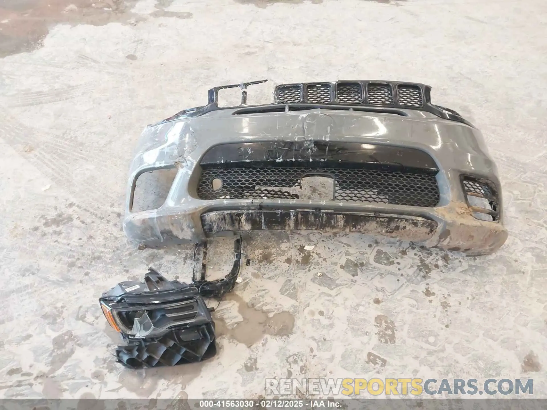 12 Photograph of a damaged car 1C4RJFDJ5LC430863 JEEP GRAND CHEROKEE 2020