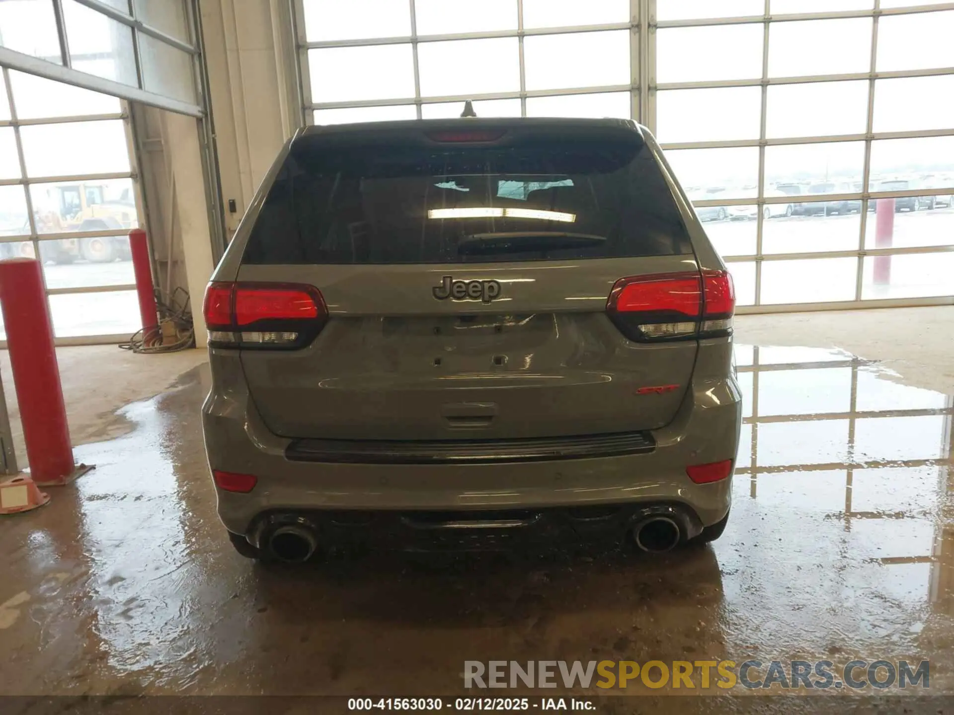 17 Photograph of a damaged car 1C4RJFDJ5LC430863 JEEP GRAND CHEROKEE 2020